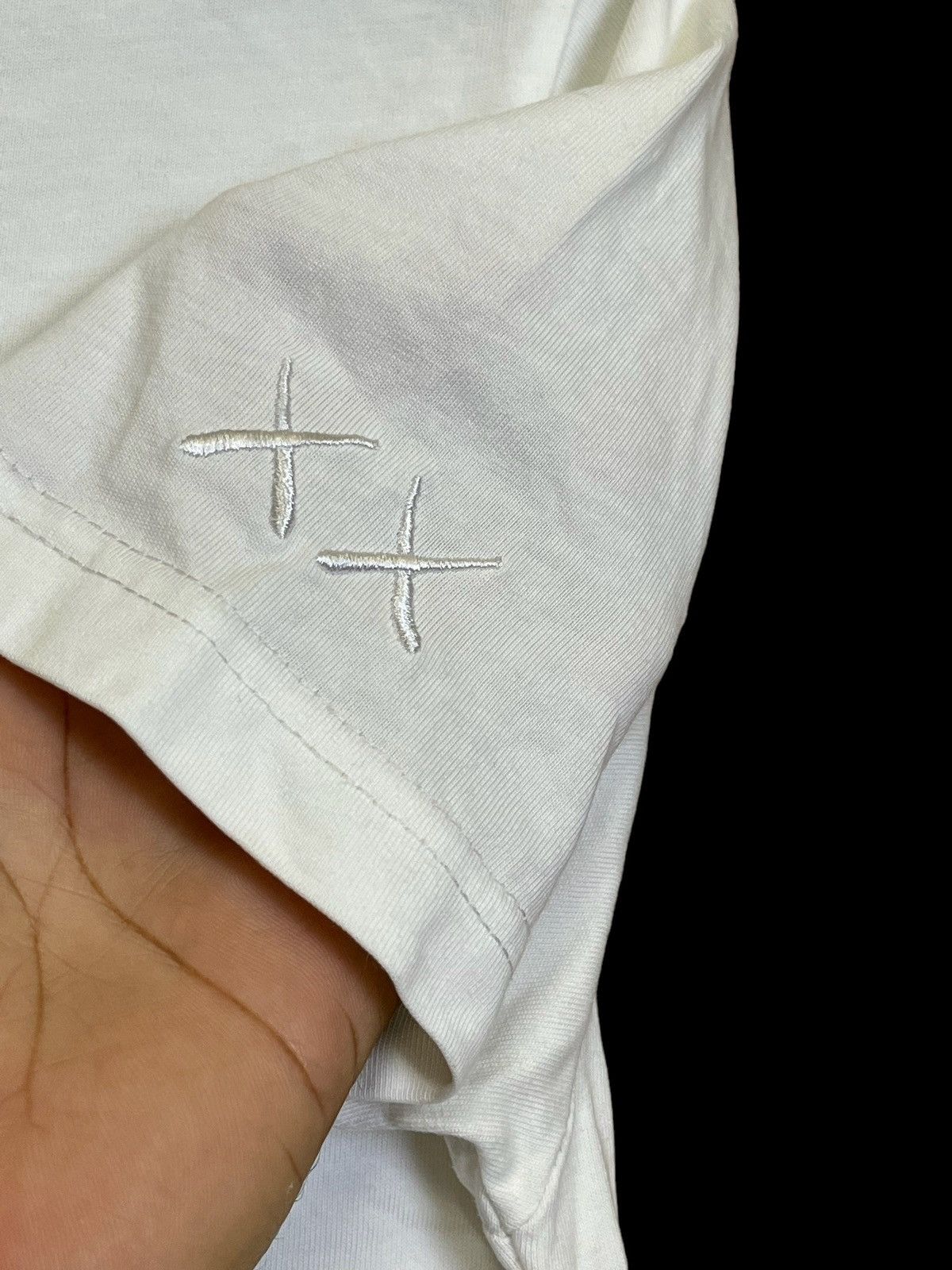 Kaws × Uniqlo GRAIL🔥UNIQLO X KAWS COLLABORATION T SHIRT/2 Size US M / EU 48-50 / 2 - 5 Thumbnail