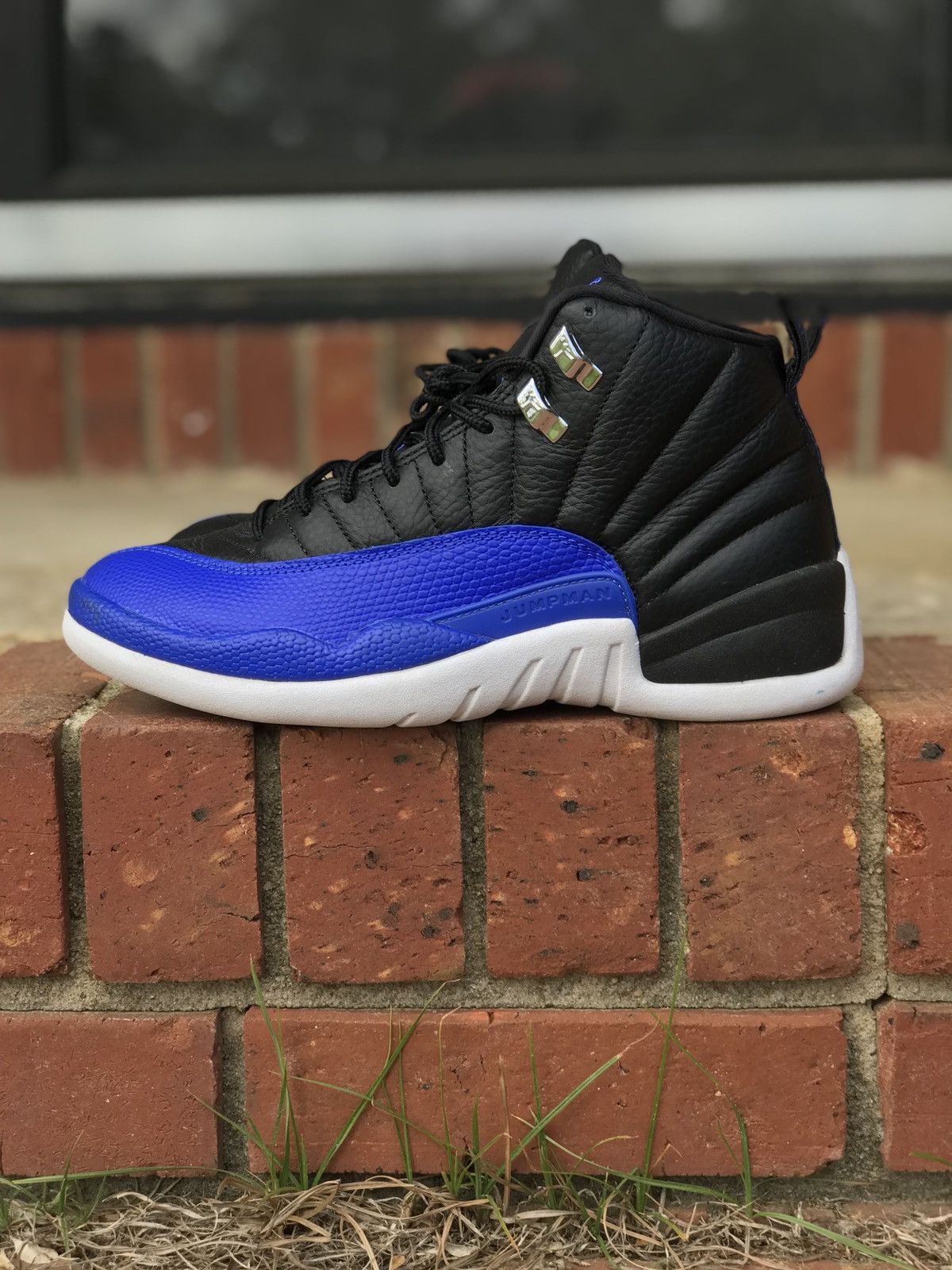 Jordan Brand Air Jordan Retro 12 Hyper Royal Size 8.5 Wmn / 7Y Size US 8.5 / IT 38.5 - 2 Thumbnail