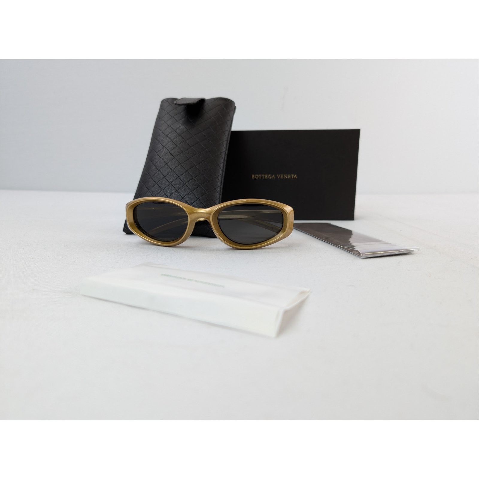Bottega Veneta o1rshd1 Size: 0S / Oval Frame Sunglasses in Gold / Grey Size ONE SIZE - 10 Thumbnail