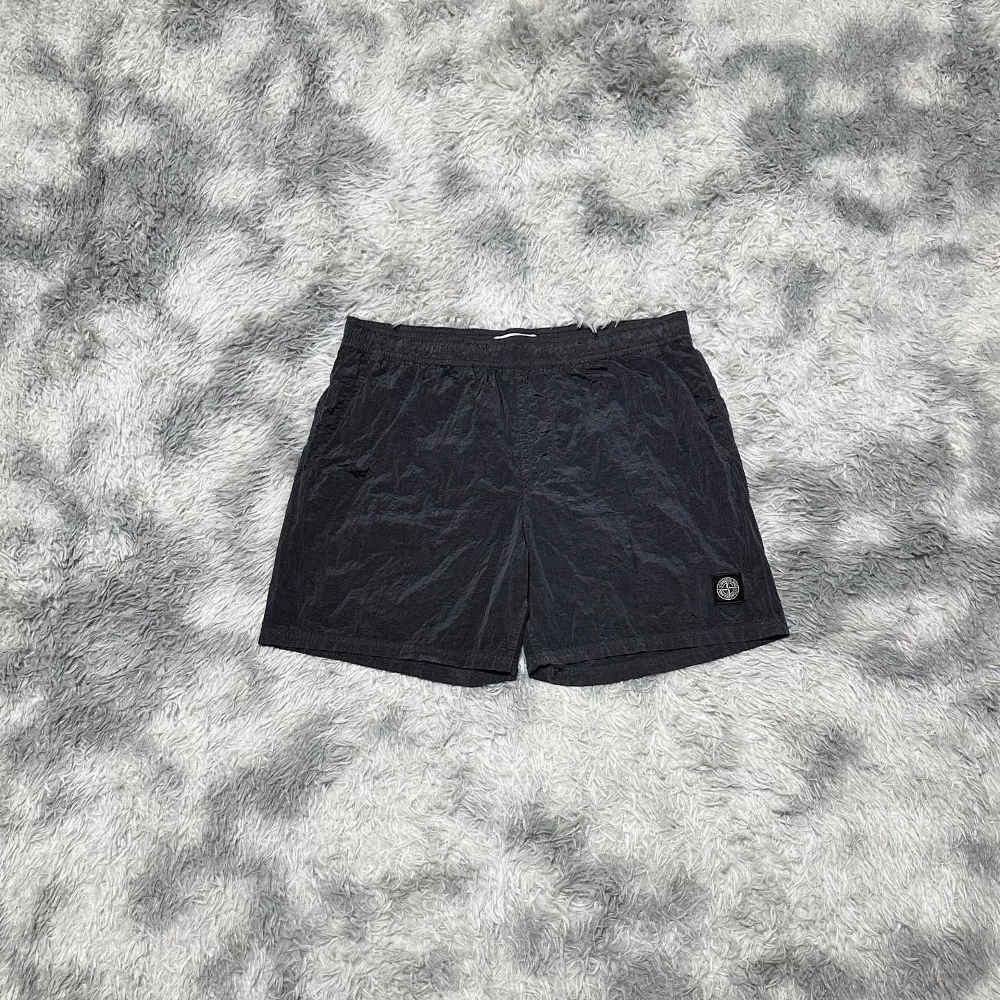 Stone Island Stone Island 24SS Metal Nylon Shorts Size US 32 / EU 48 - 1 Thumbnail