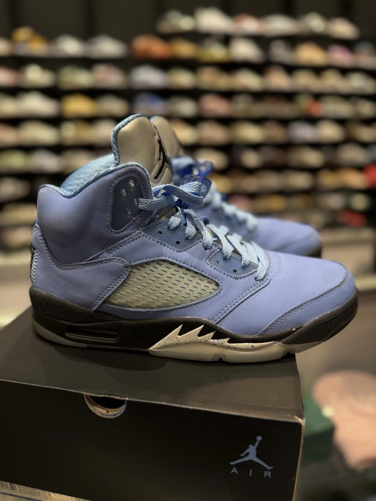 Jordan Brand Jordan 5 Retro SE UNC University Blue Sneakers Size 9.5 Size US 9.5 / EU 42-43 - 3 Thumbnail
