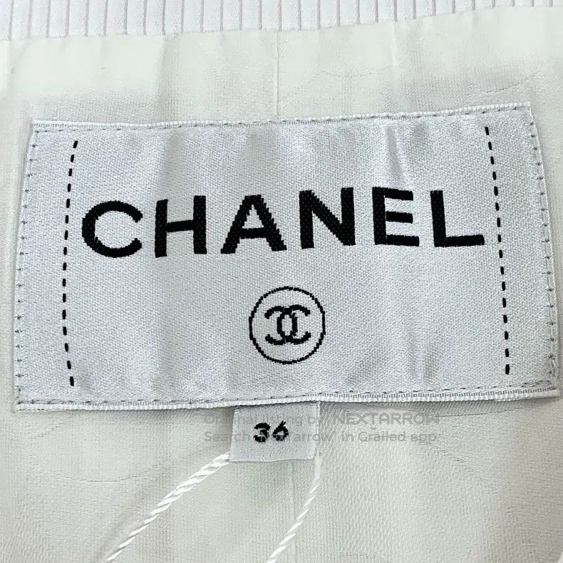 Chanel Chanel White cotton V-neck double-breasted sleeveless vest Size XS / US 0-2 / IT 36-38 - 6 Thumbnail