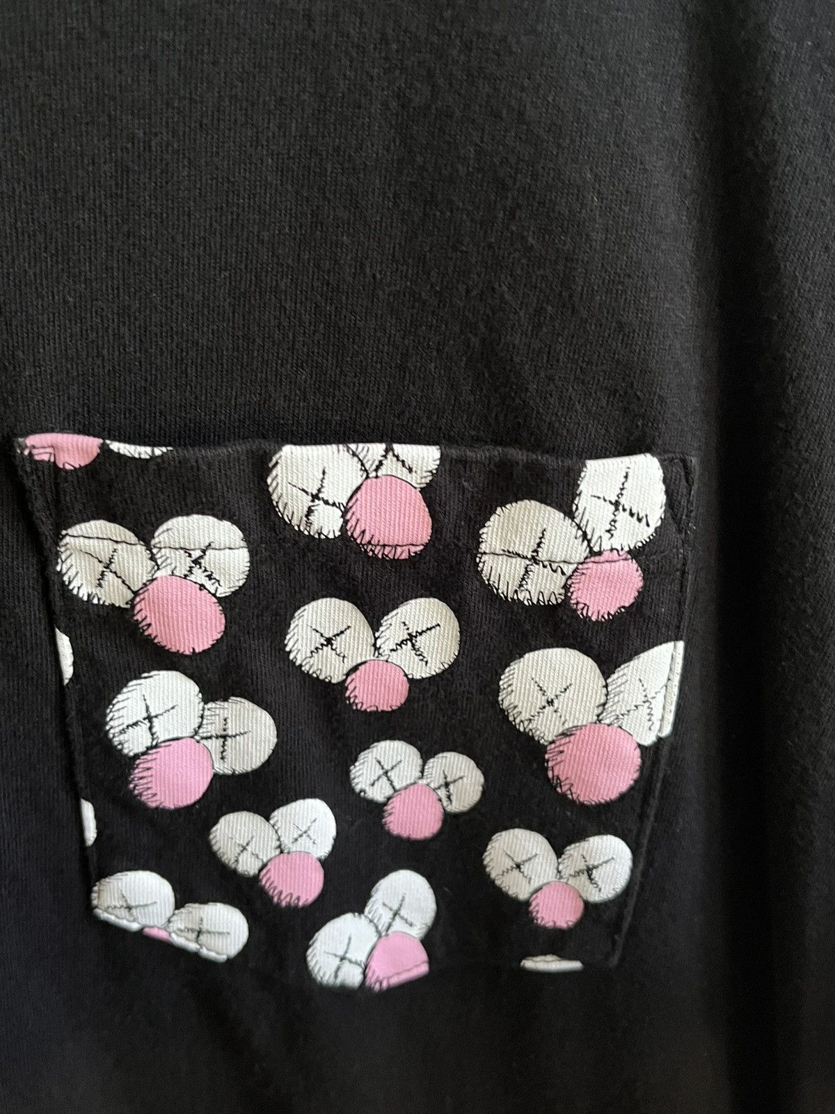 Kaws × Uniqlo Kaws x Uniqlo pocket tee Size US XL / EU 56 / 4 - 3 Thumbnail