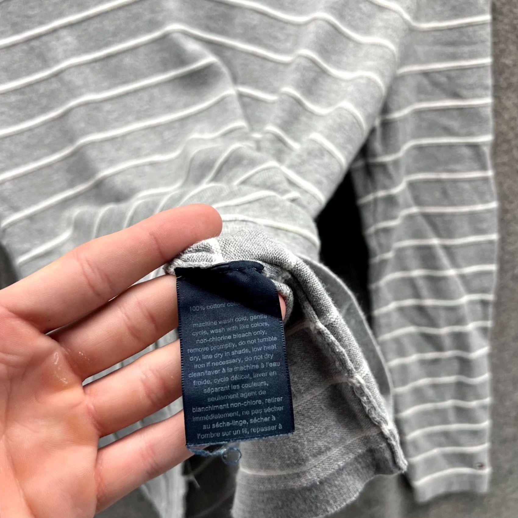 Tommy Hilfiger Tommy Hilfiger Sweater Women Medium Gray V-Neck Pullover Fleece Striped Logo Shirt Ladies Pullover All Seasons 90s Vintage? Size M / US 6-8 / IT 42-44 - 4 Thumbnail
