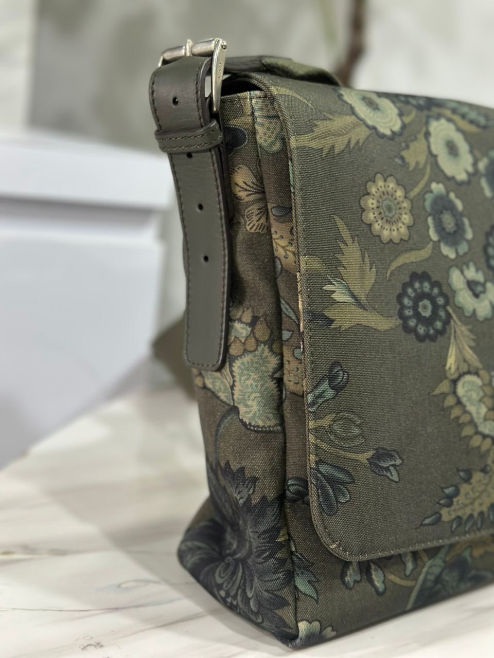 Gucci Authentic Gucci Green Canvas Shoulder Bag Size ONE SIZE - 5 Thumbnail