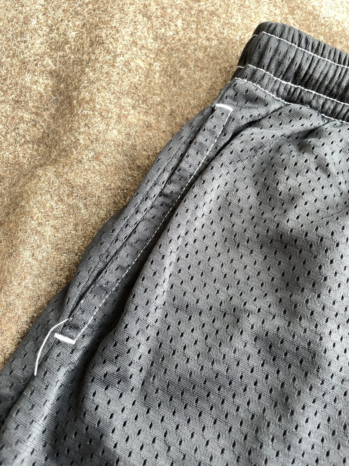 Nike Vintage Nike Basketball Shorts Size US 32 / EU 48 - 4 Thumbnail