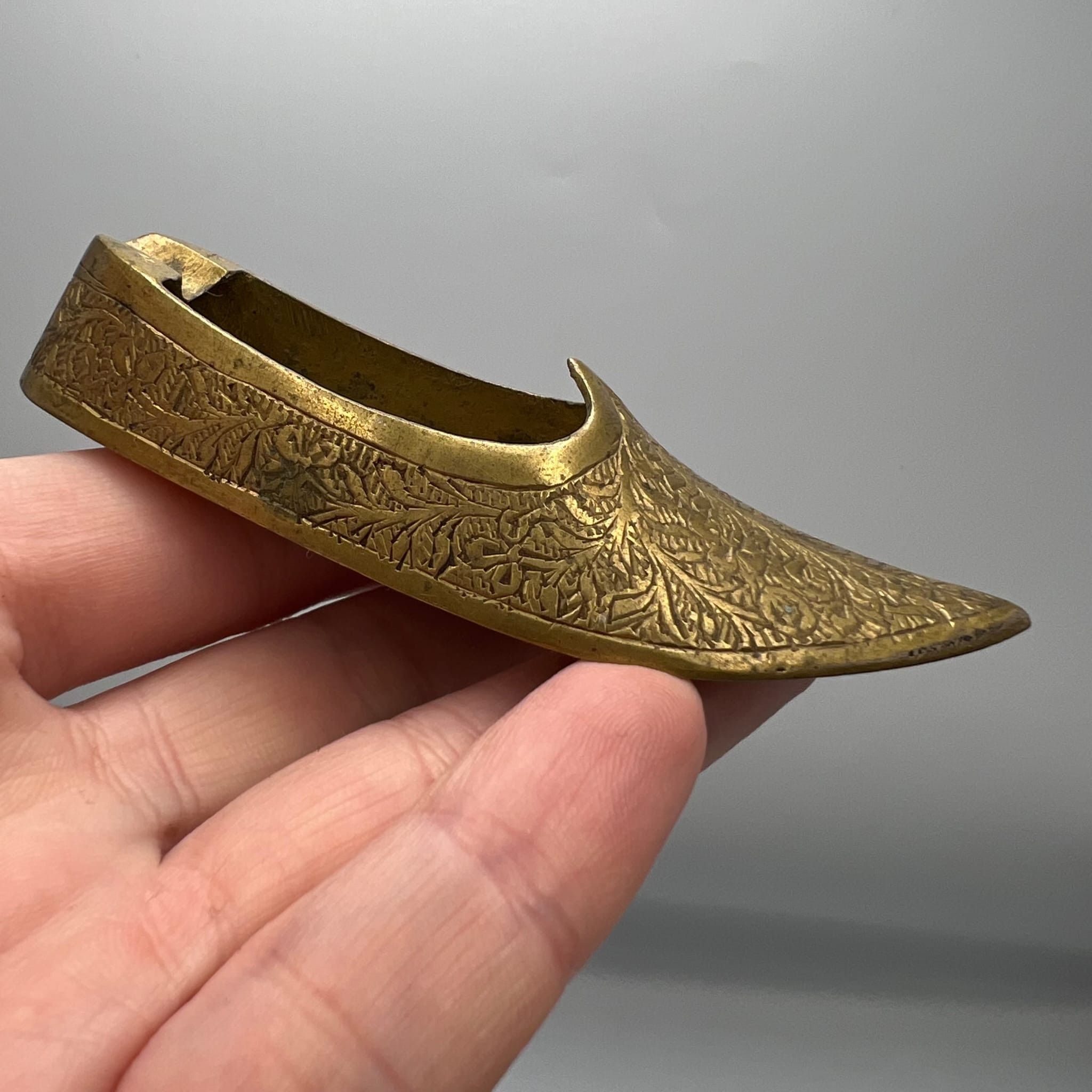 Vintage Vintage Shoe Ashtray Brass Golden Aladdin, Cone Size ONE SIZE - 3 Thumbnail