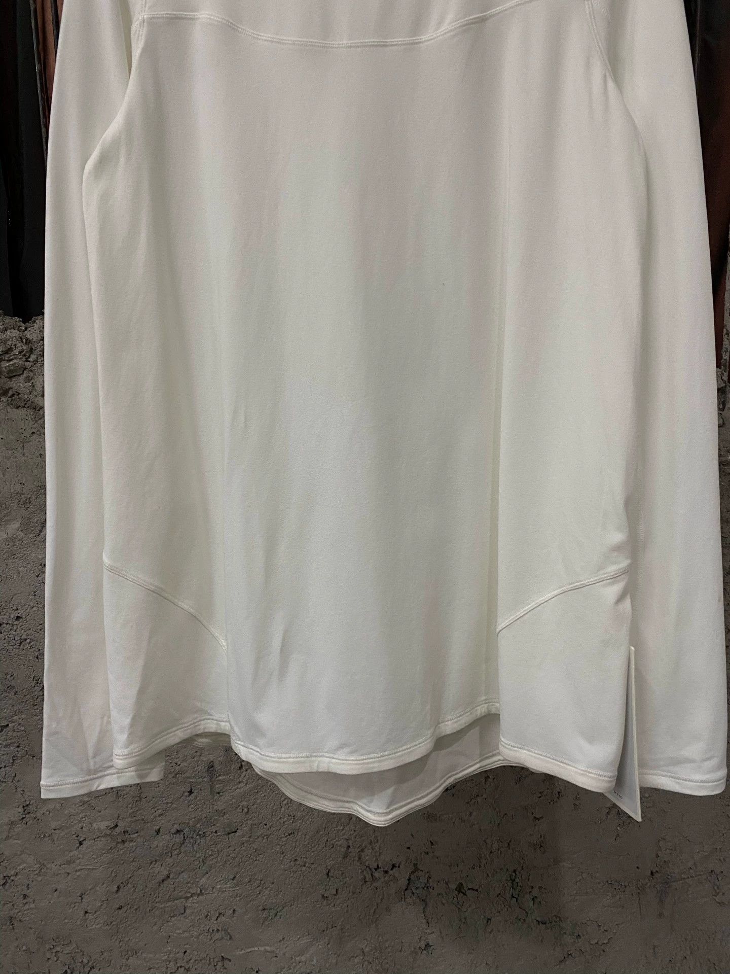 Lululemon lululemon Women's Long-Sleeve Top NWT Size 6 Size M / US 6-8 / IT 42-44 - 4 Thumbnail