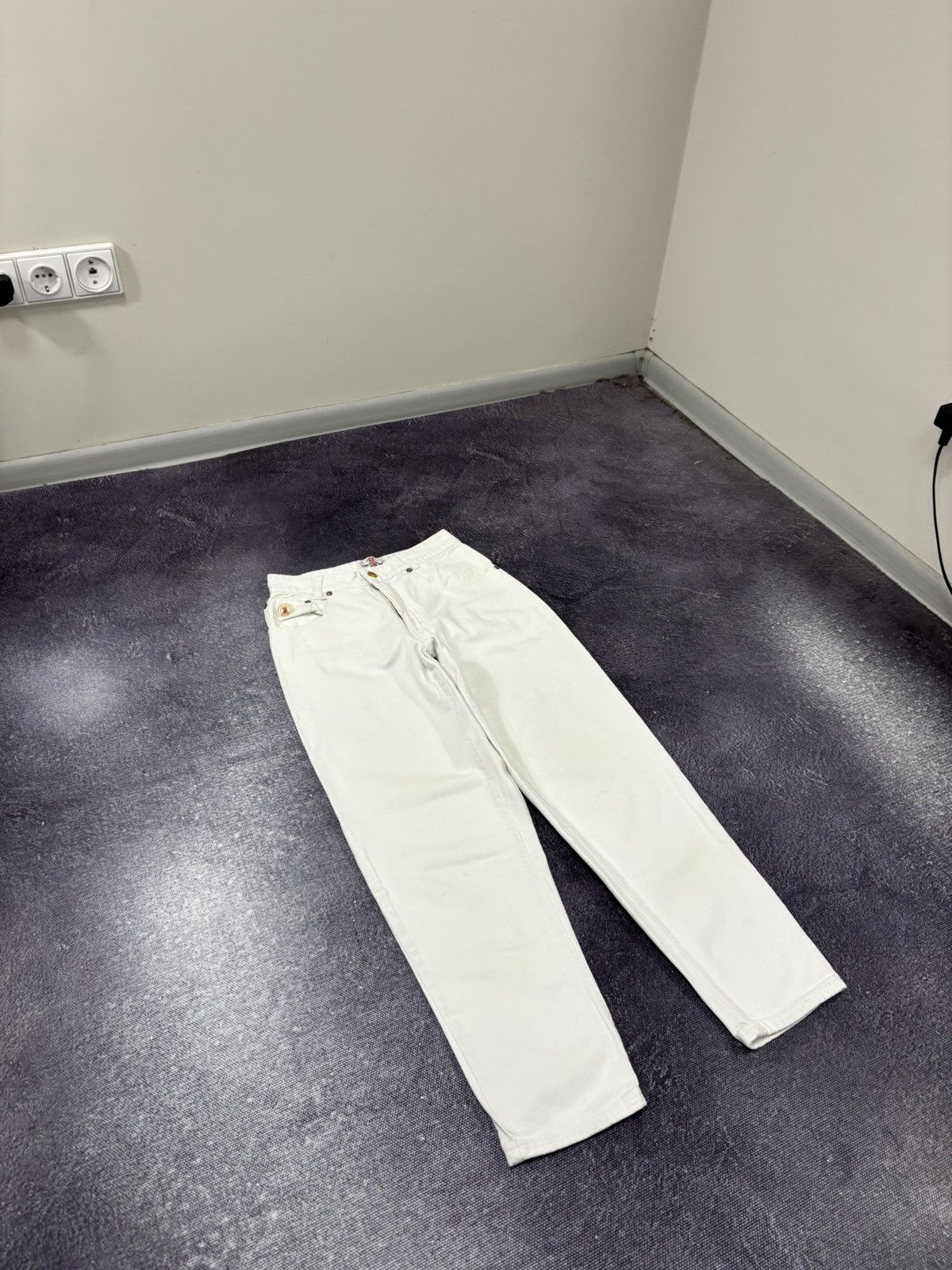 Trussardi Vintage Trussardi Women’s White Logo Luxury Tapered Jeans Size 28" / US 6 / IT 42 - 12 Thumbnail