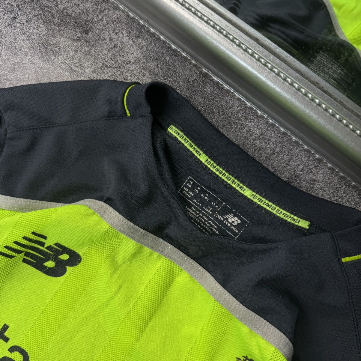 New Balance Liverpool FC x NB 2016 Toxic Lime Jersey Size US M / EU 48-50 / 2 - 5 Thumbnail