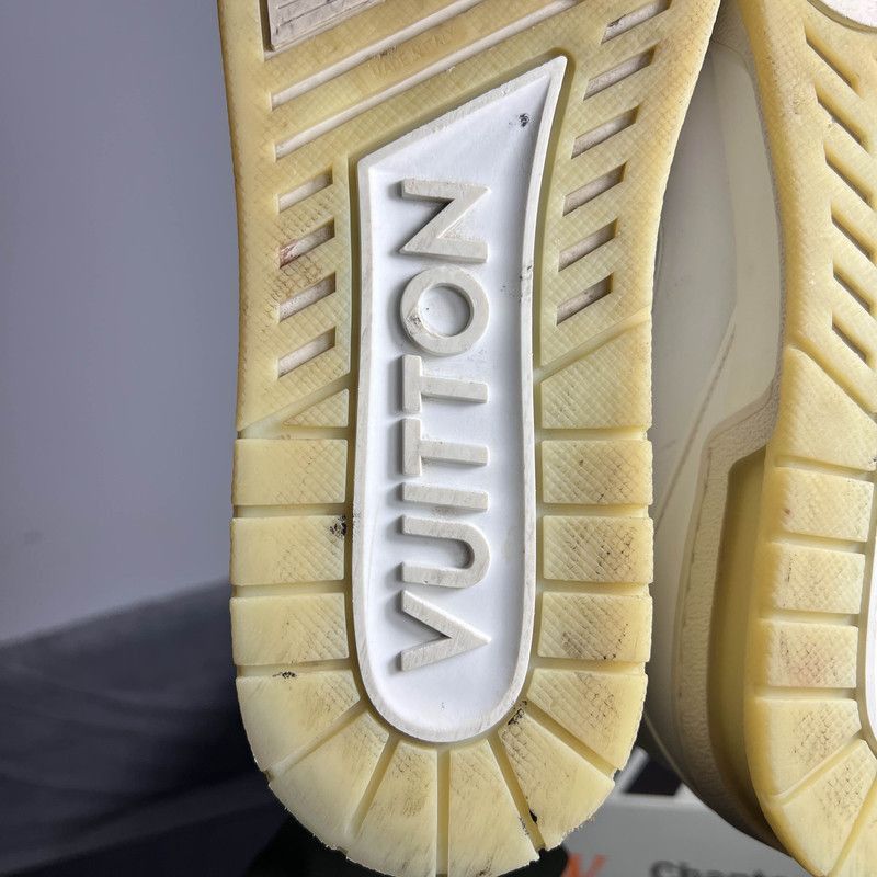 Louis Vuitton Louis Vuitton Trainer Low Top Fashion Sneakers - Size US 10.5 / EU 43-44 - 3 Thumbnail