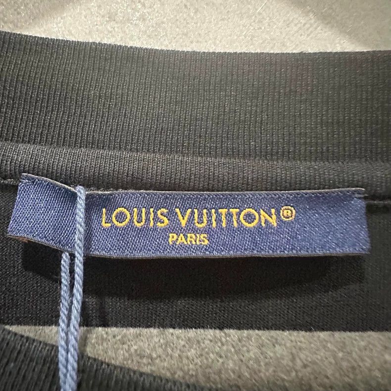 Louis Vuitton Louis Vuitton size 4l Spring Capsule Logo Letter Crew Neck Size US M / EU 48-50 / 2 - 4 Thumbnail