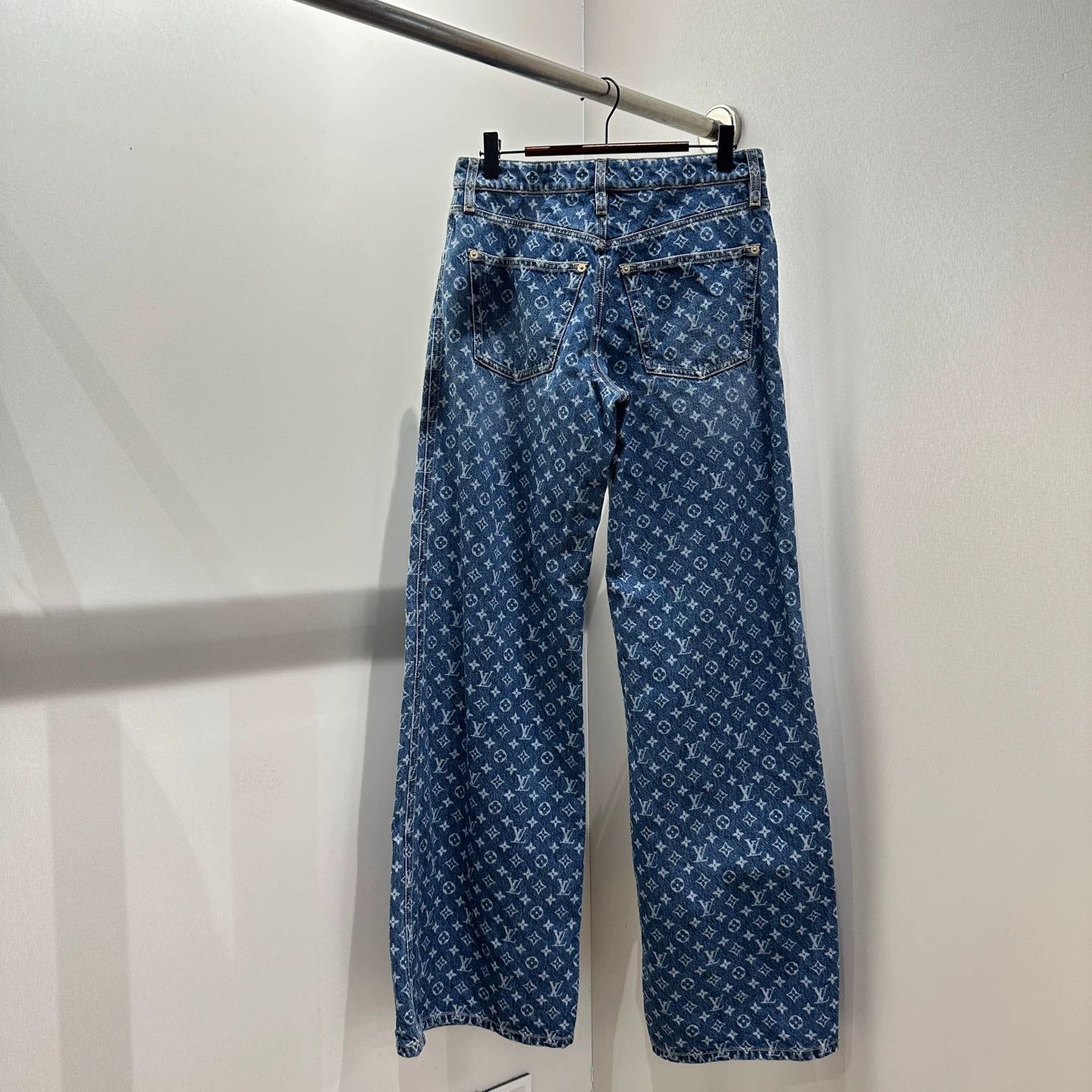 Louis Vuitton Louis Vuitton All-Over Monogram Logo Jeans 36 Cotton Size 26" / US 2 / IT 38 - 2 Thumbnail