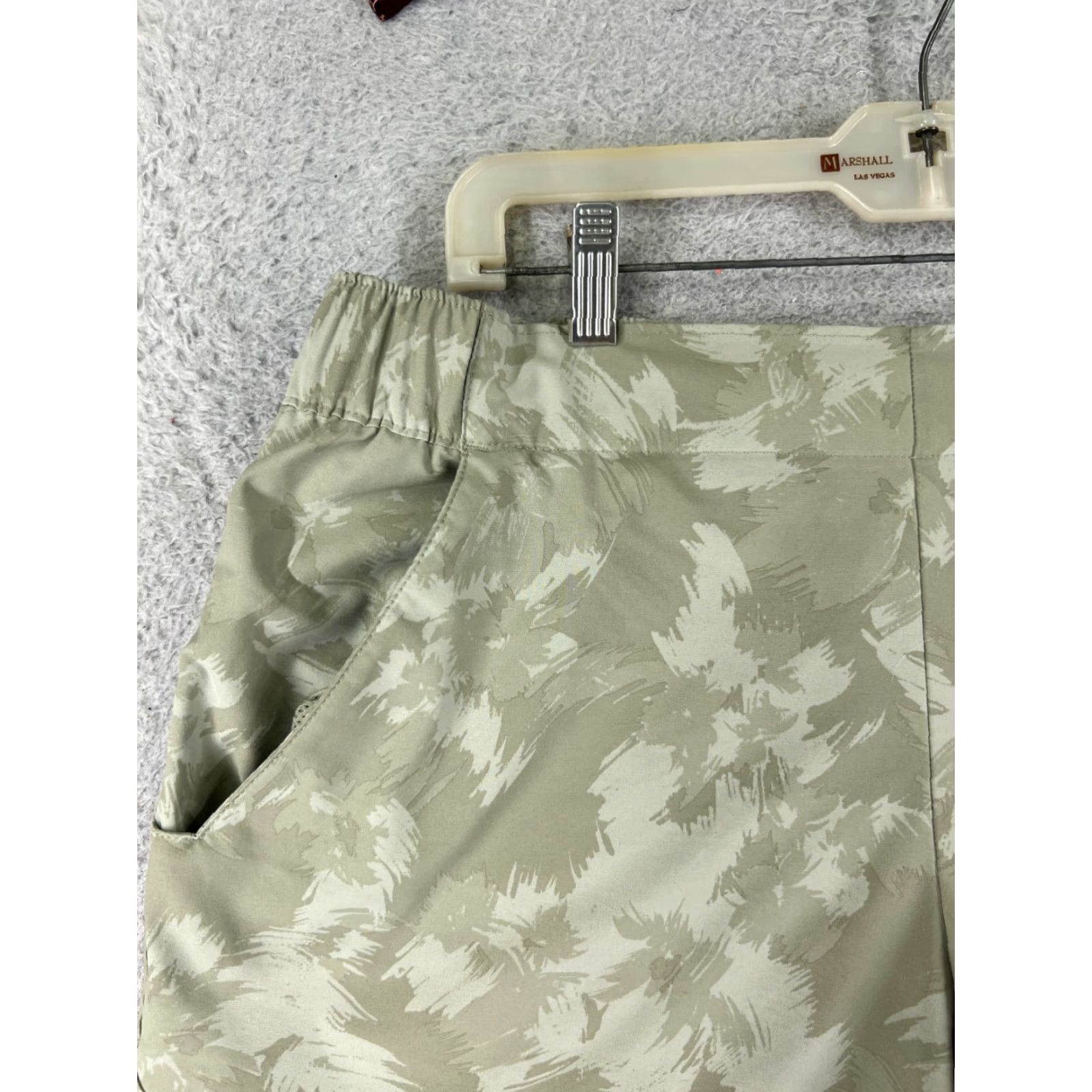 Vintage Columbia Shorts Womens Cargo 5-Pocket Elastic Waist Camouflage Green Polyester Blend Mulitple Inseam 4in Regular Large 36" Waist 36x4 Size 36" / US 14 / IT 50 - 4 Thumbnail
