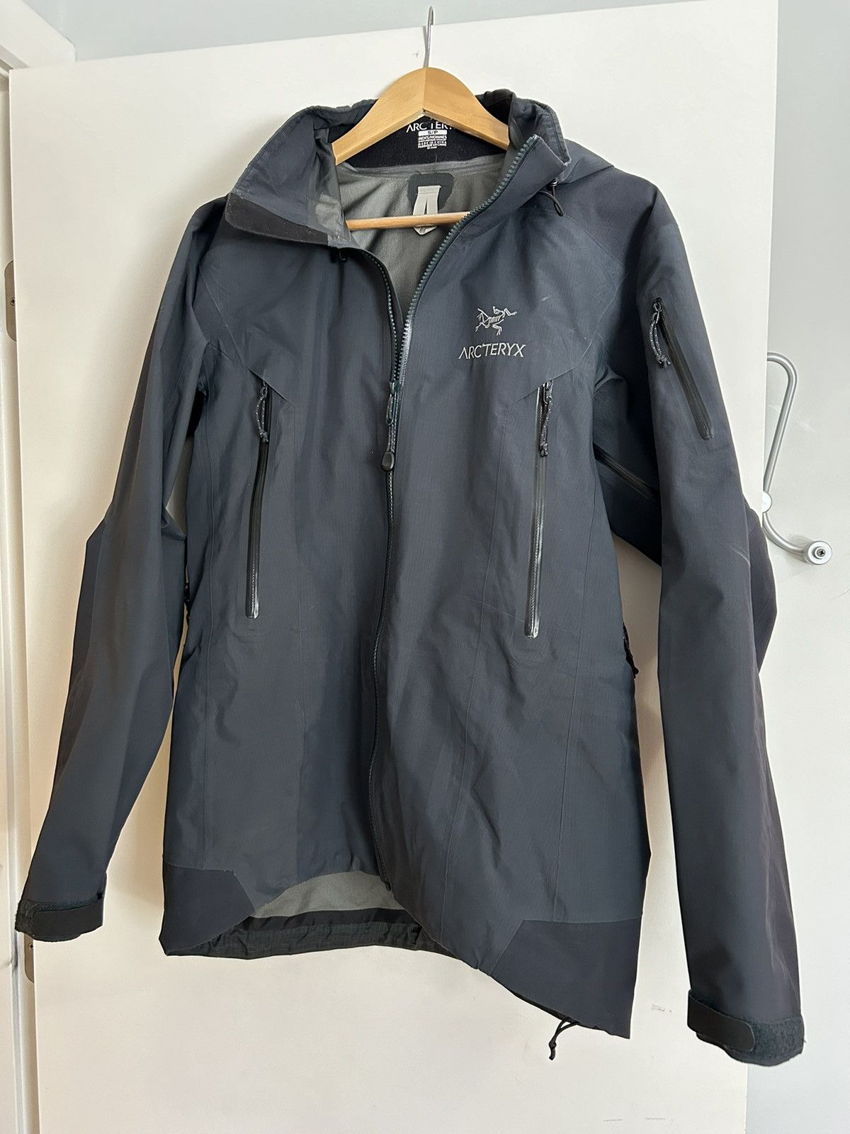 image of Arcteryx Arc’Teryx Theta Ar Black Sapphire in Navy, Men's (Size Small)