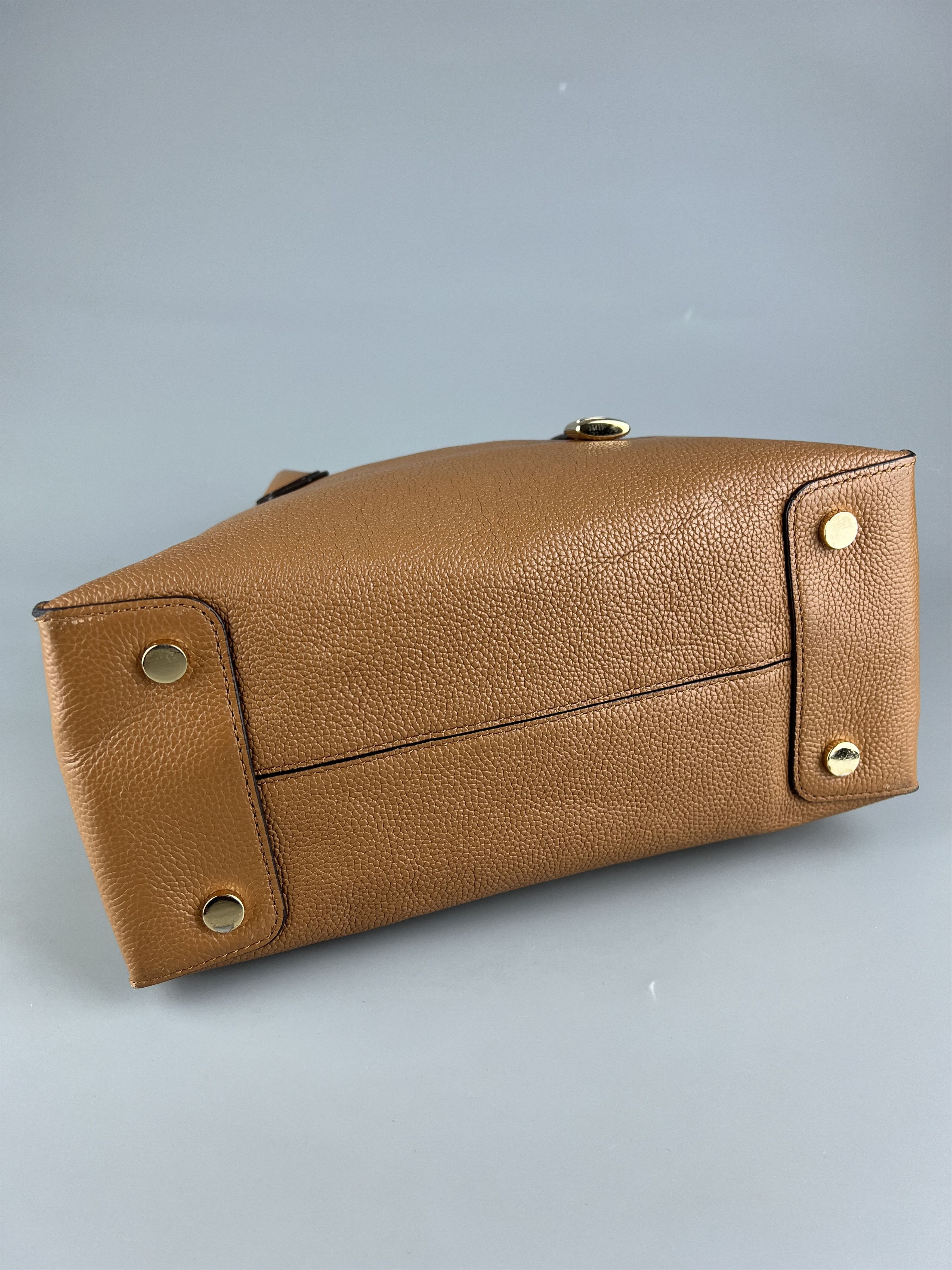 Michael Kors Michael Kors Brown Leather Shoulder Bag Handbag Size ONE SIZE - 5 Thumbnail
