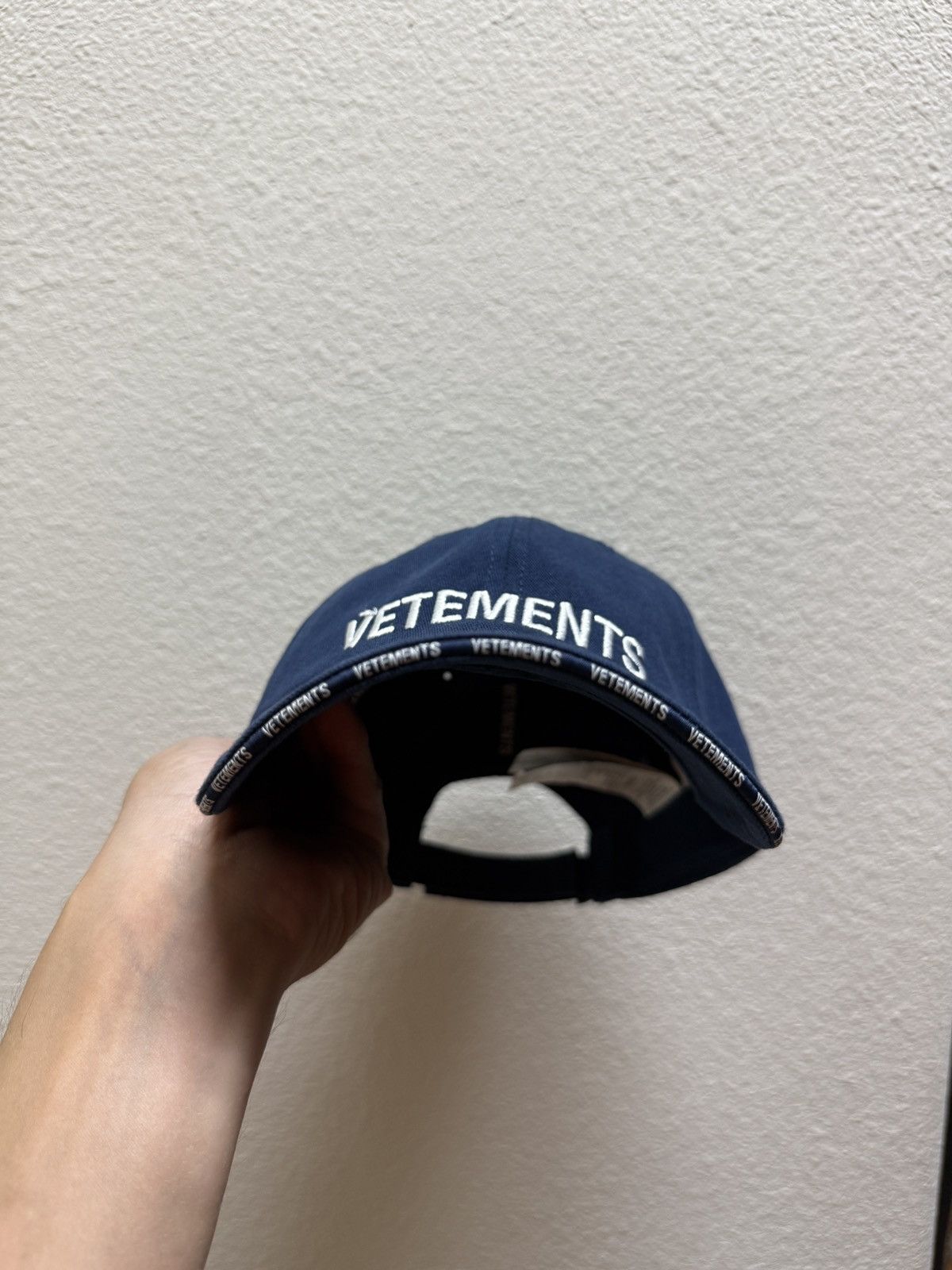 Vetements Vetements embroidered logo cap in navy Size ONE SIZE - 2 Thumbnail