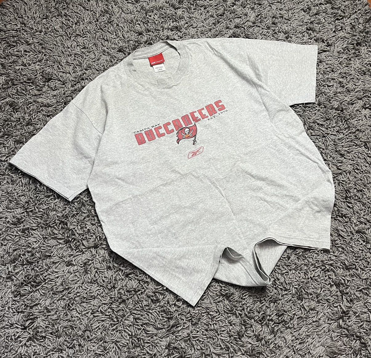 Reebok Vtg 00s Reebok Buccaneers NFL Grey Tee Y2K Style Size US L / EU 52-54 / 3 - 1 Thumbnail