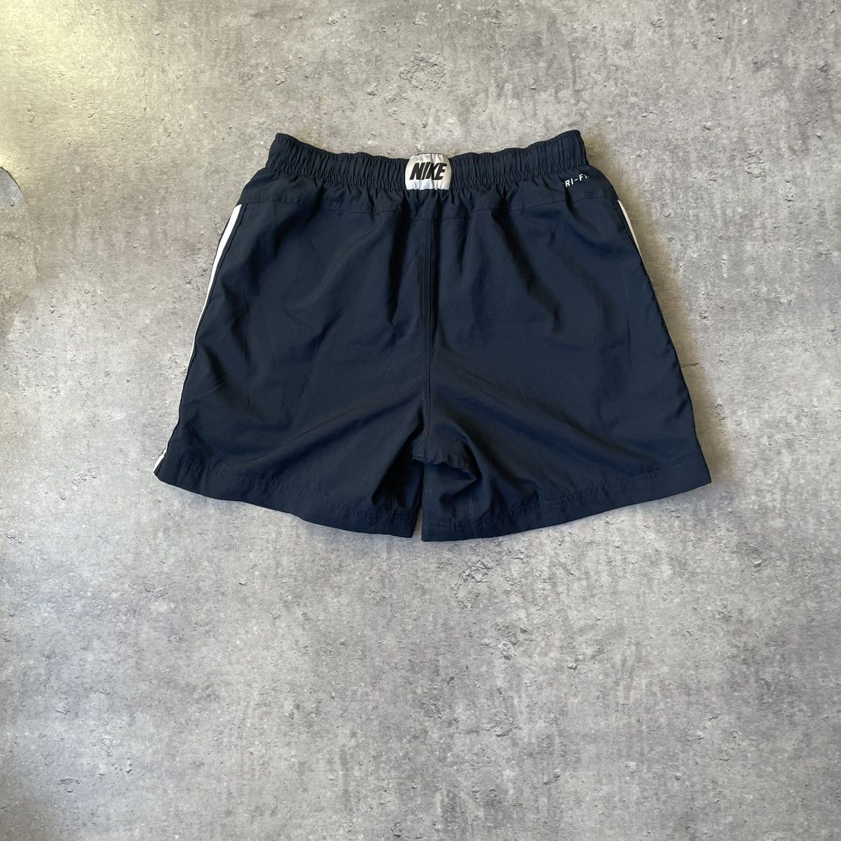 Nike × Nike ACG × Vintage Vintage Nike 90s Nylon Basic Dry-Fit Short Size US 32 / EU 48 - 2 Thumbnail