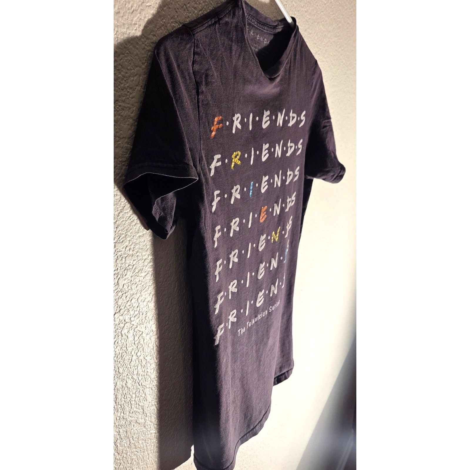 Amongst Friends Vintage Black F.R.I.E.N.D.S T-Shirt - Women's Small Size S / US 4 / IT 40 - 2 Thumbnail