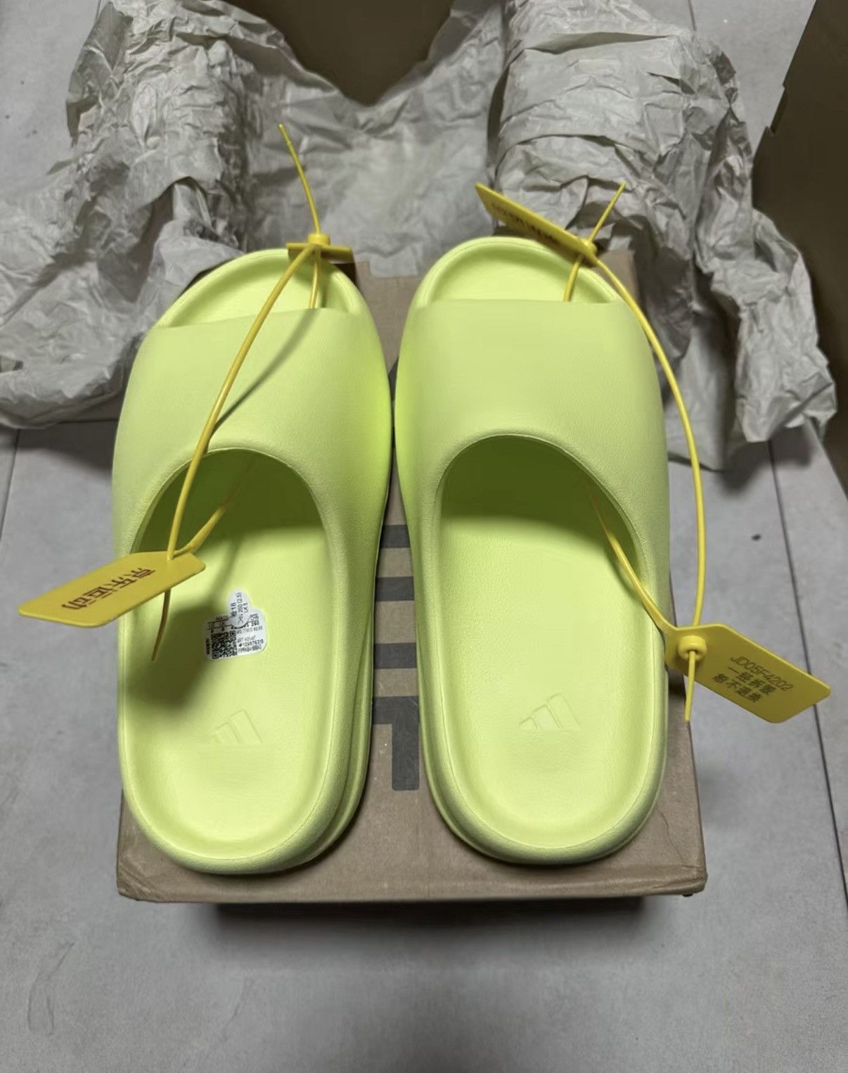 Adidas Adidas Yeezy Slide Glow Green HQ6447 K37 Size US 8 / EU 41 - 1 Thumbnail