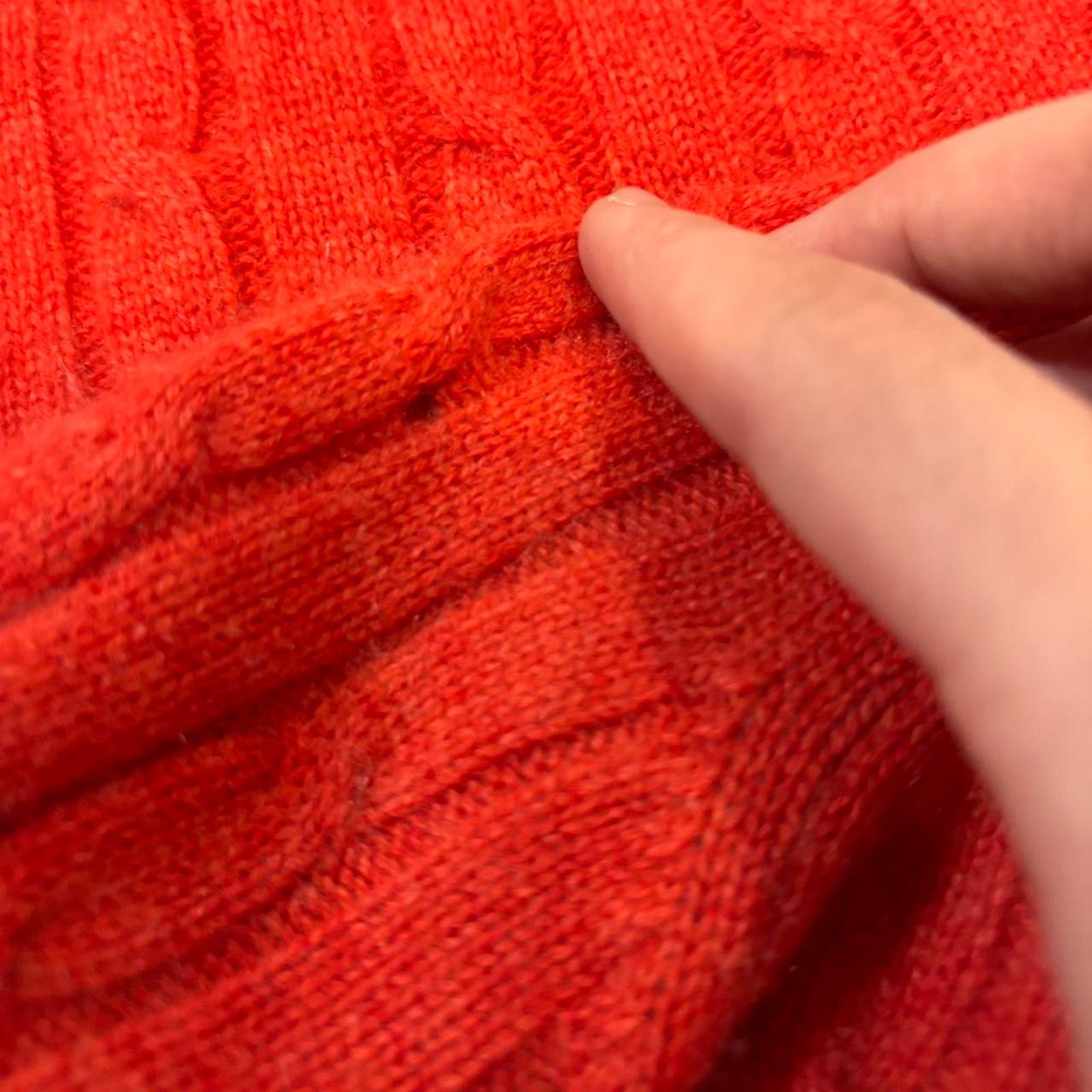 Bergdorf Goodman × Vintage Vintage Red Cable Knit Bergdorf Goodman Cashmere Sweater. Size US XXL / EU 58 / 5 - 4 Thumbnail