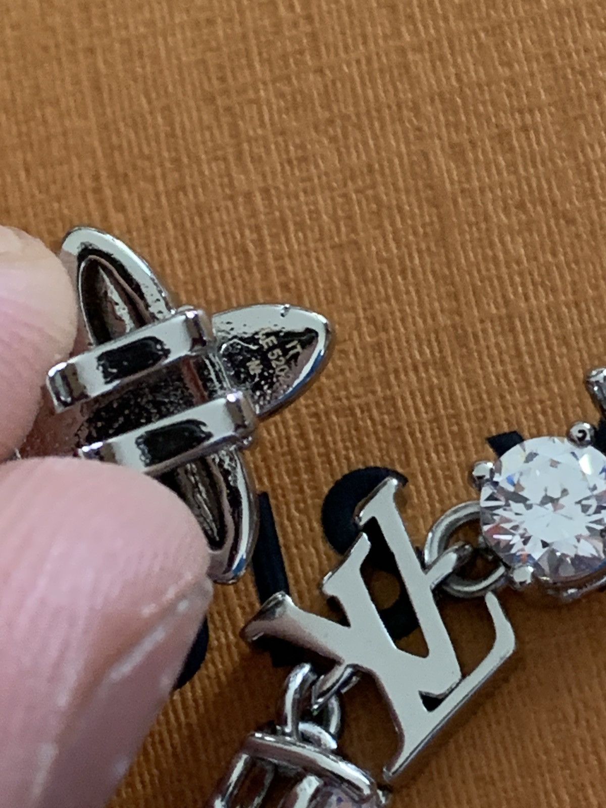 Louis Vuitton RARE Louis Vuitton Crystal chain bracelet Size ONE SIZE - 11 Thumbnail