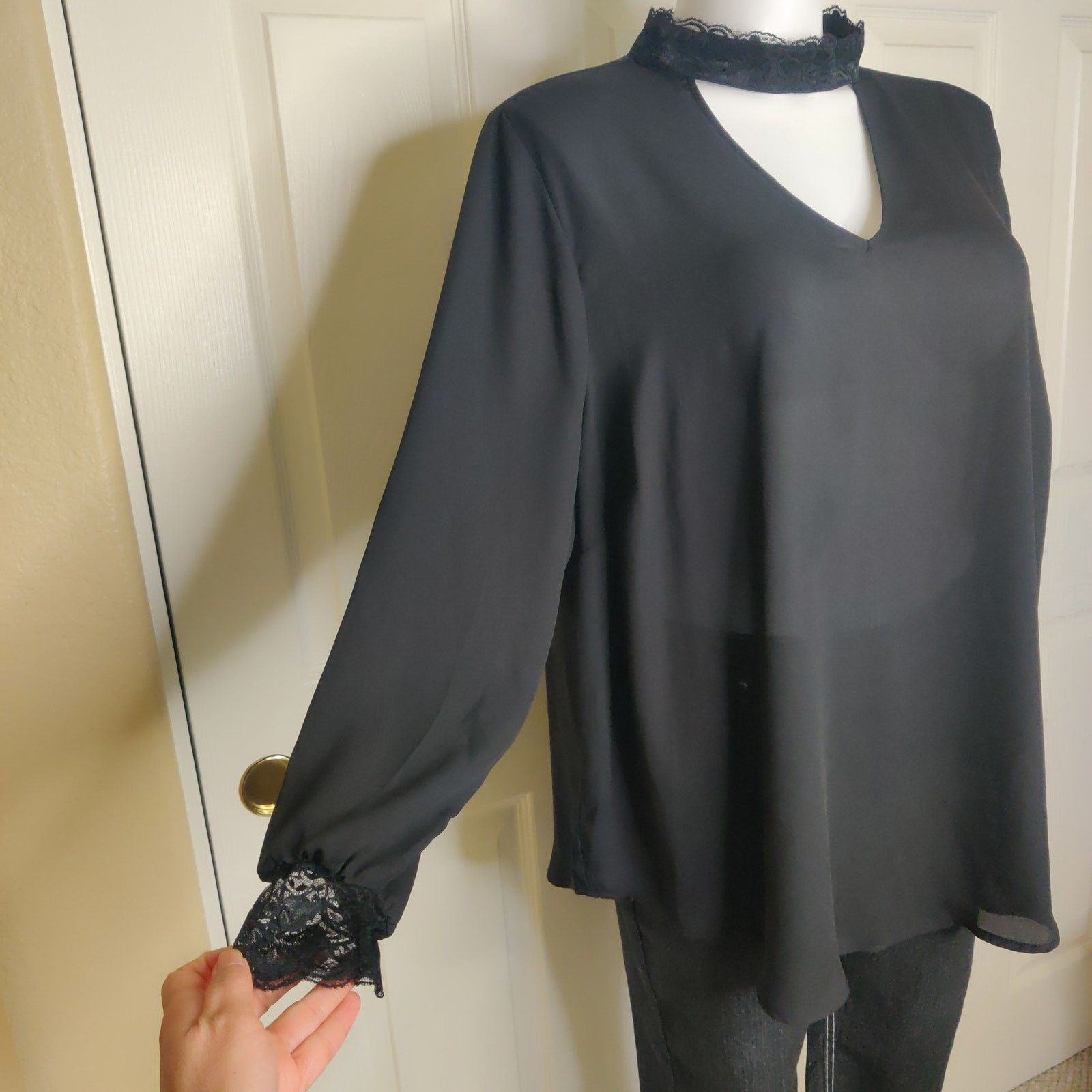 Torrid Torrid Georgette lace trimmed mock neck keyhole blouse sz 3 Size 3XL / US 20-22 - 2 Thumbnail
