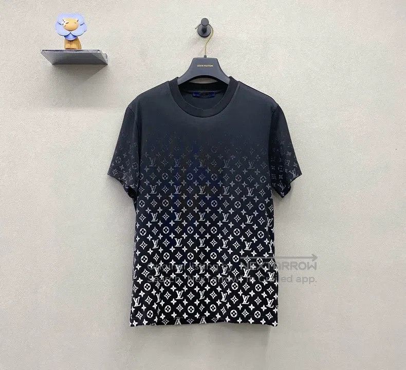 Louis Vuitton Louis Vuitton Black full-print logo gradient short sleeve Size US XS / EU 42 / 0 - 1 Thumbnail