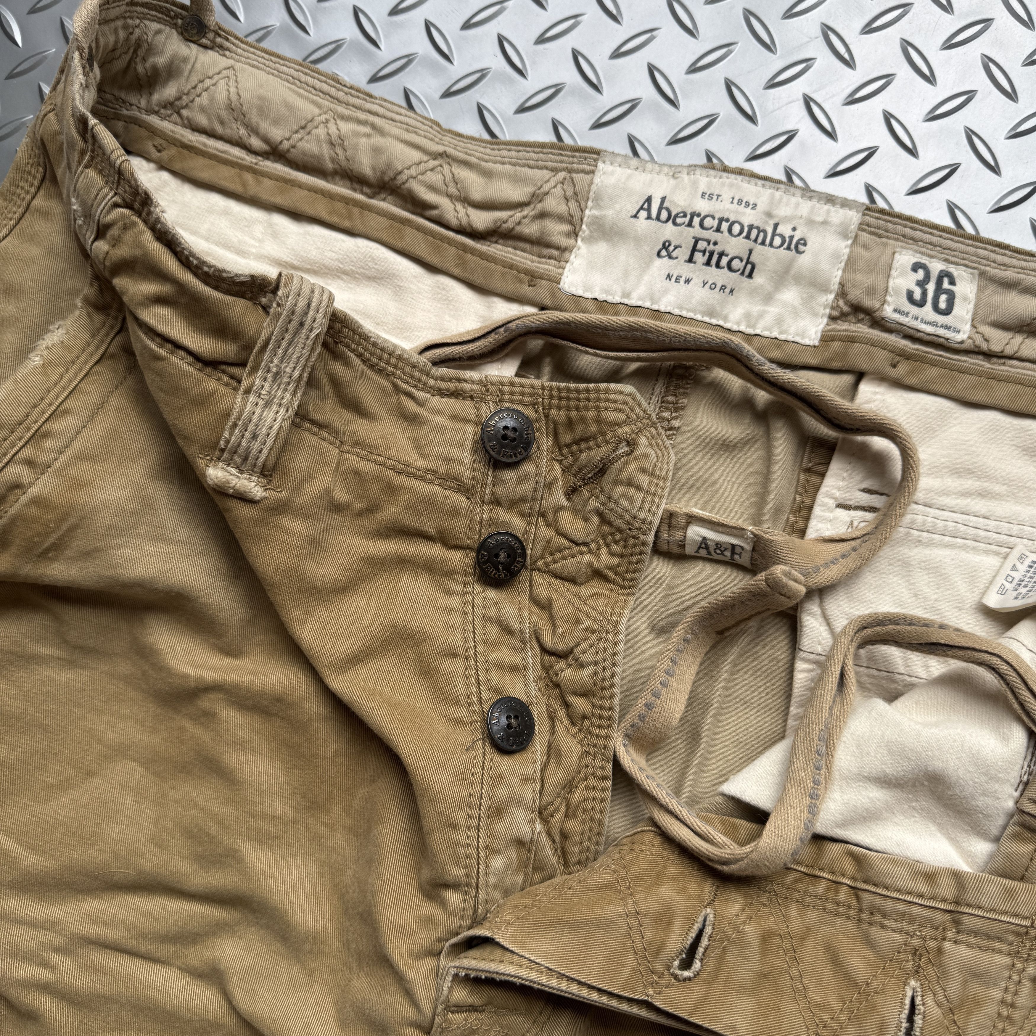 Abercrombie & Fitch Authentic Abercrombie & Fitch Distressed Cargo Shorts Size US 36 / EU 52 - 7 Thumbnail