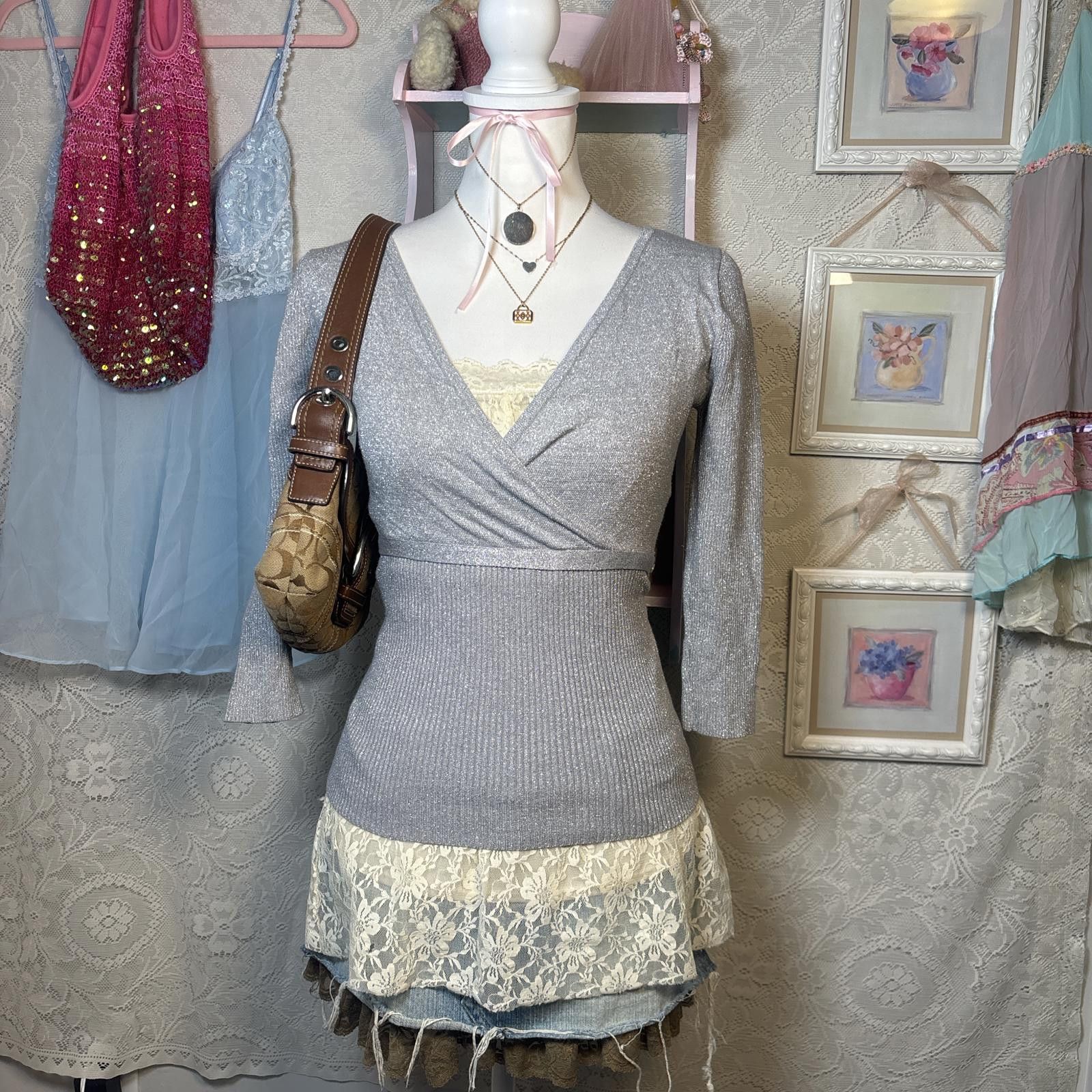 Other y2k shimmery fitted v-neck blouse with tie back Size S / US 4 / IT 40 - 1 Thumbnail