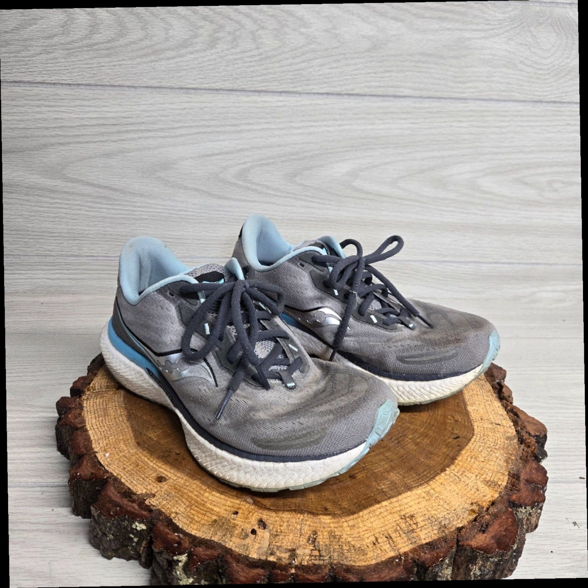 Saucony Women's Triumph 19 Gray Running Shoes Size 9.5 W in Grey