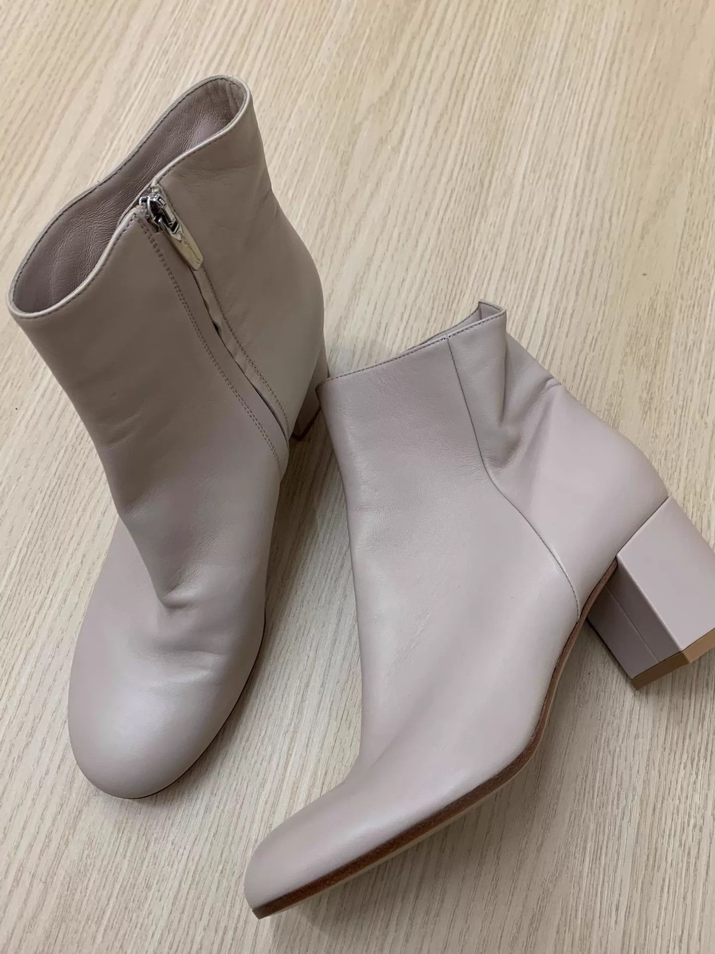 Gianvito Rossi Gianvito Rossi Milk Tea Heel Ankle Boots 39 Unused Size US 8.5 / IT 38.5 - 2 Thumbnail