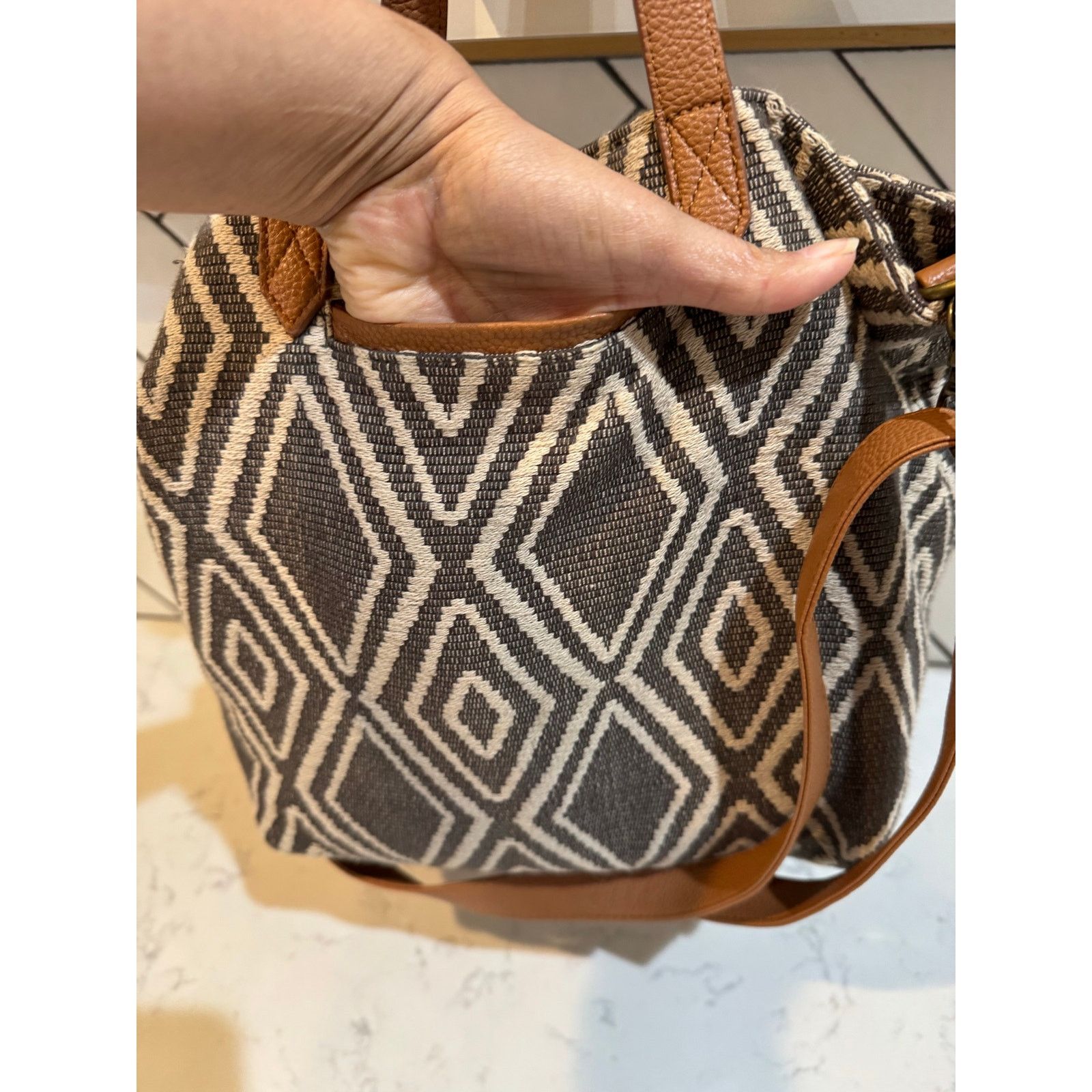 Other Thirty-One Gifts geometric diamond woven crossbody tote bag Size ONE SIZE - 9 Thumbnail