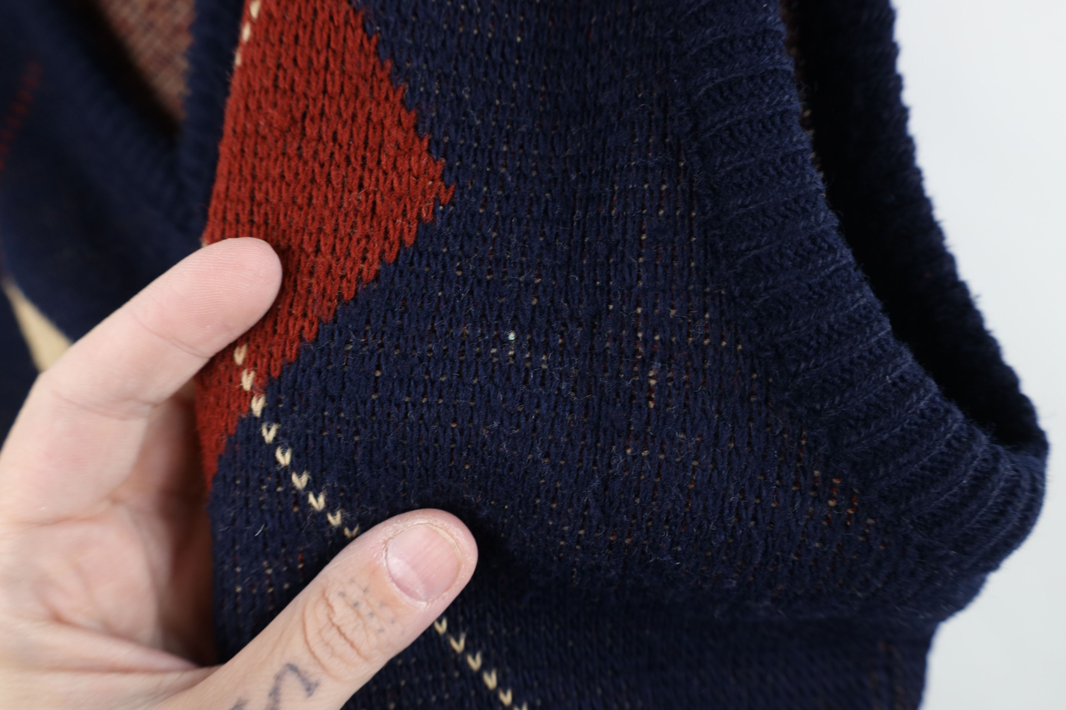 Vintage Vintage 70s Streetwear Diamond Knit V-Neck Sweater Vest USA Size US L / EU 52-54 / 3 - 5 Thumbnail