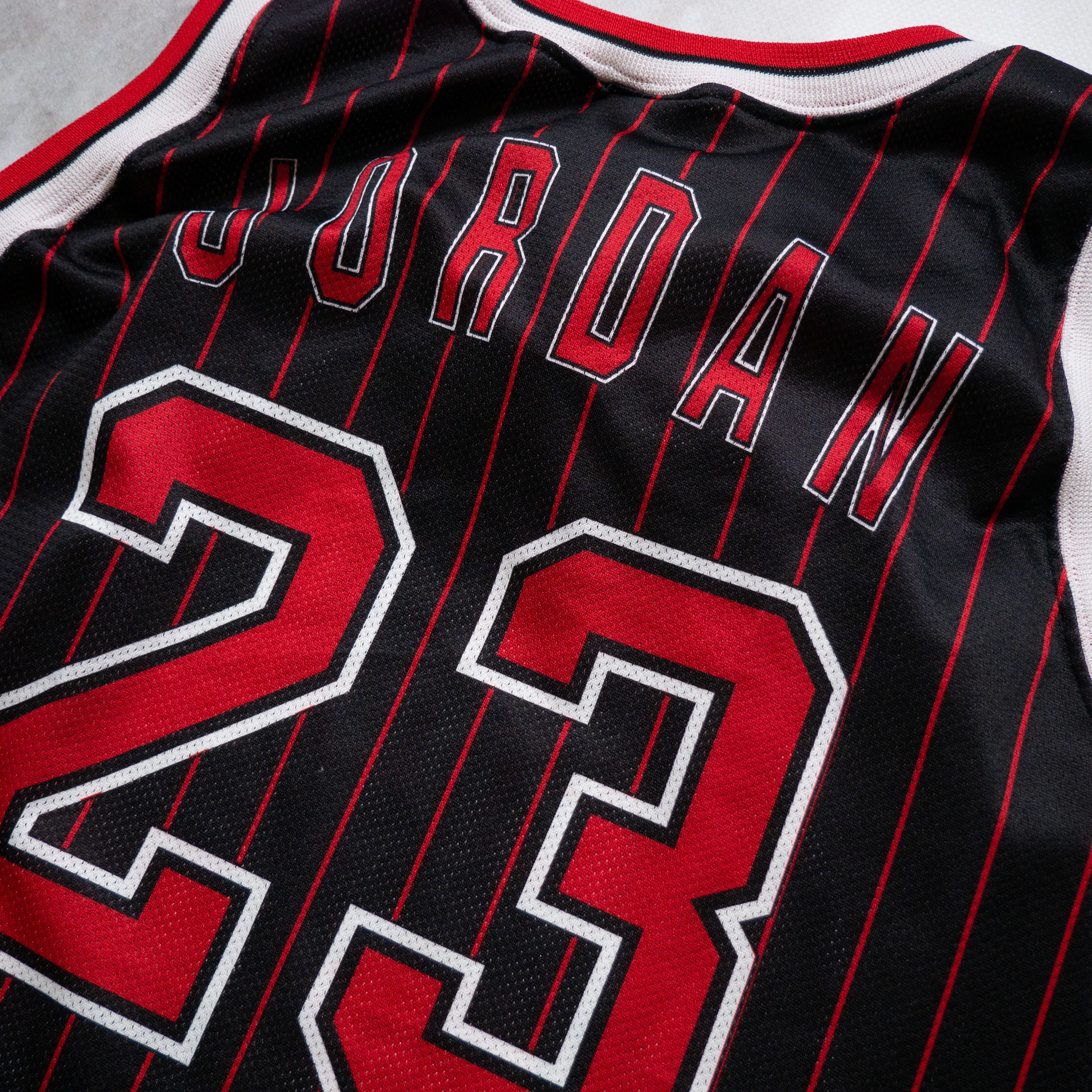 Champion × NBA × Vintage Vintage Champion x NBA Bulls #23 Jordan Striped Jersey Size US XL / EU 56 / 4 - 3 Thumbnail