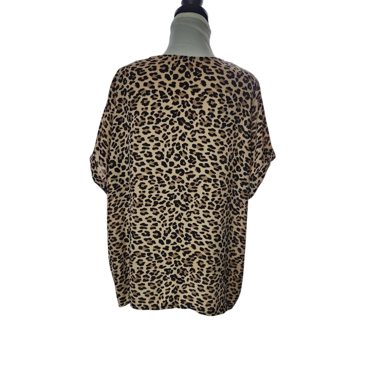 Other Justify Plus Size 1X Blouse Animal Print Short Sleeve Size XL / US 12-14 / IT 48-50 - 4 Thumbnail