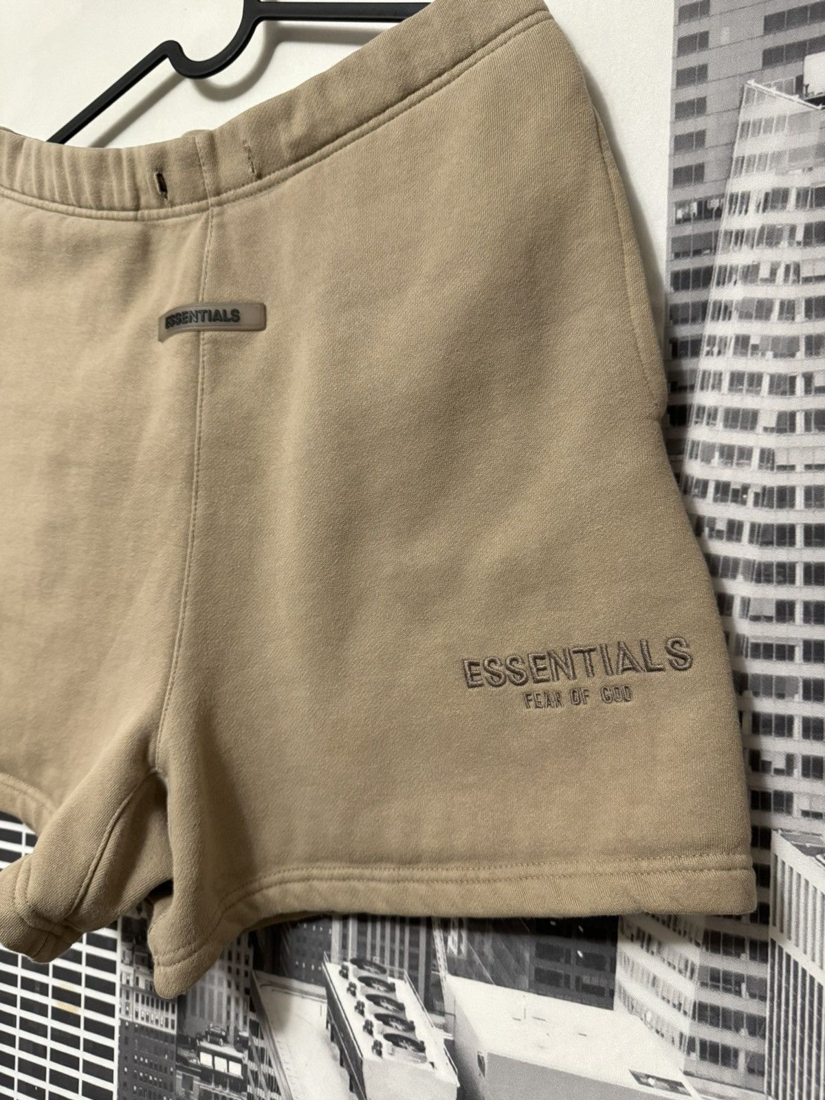 Fear of God 🔥 Fear of God Essentials OG Sweat Shorts SZ Medium Tan Size US 32 / EU 48 - 2 Thumbnail