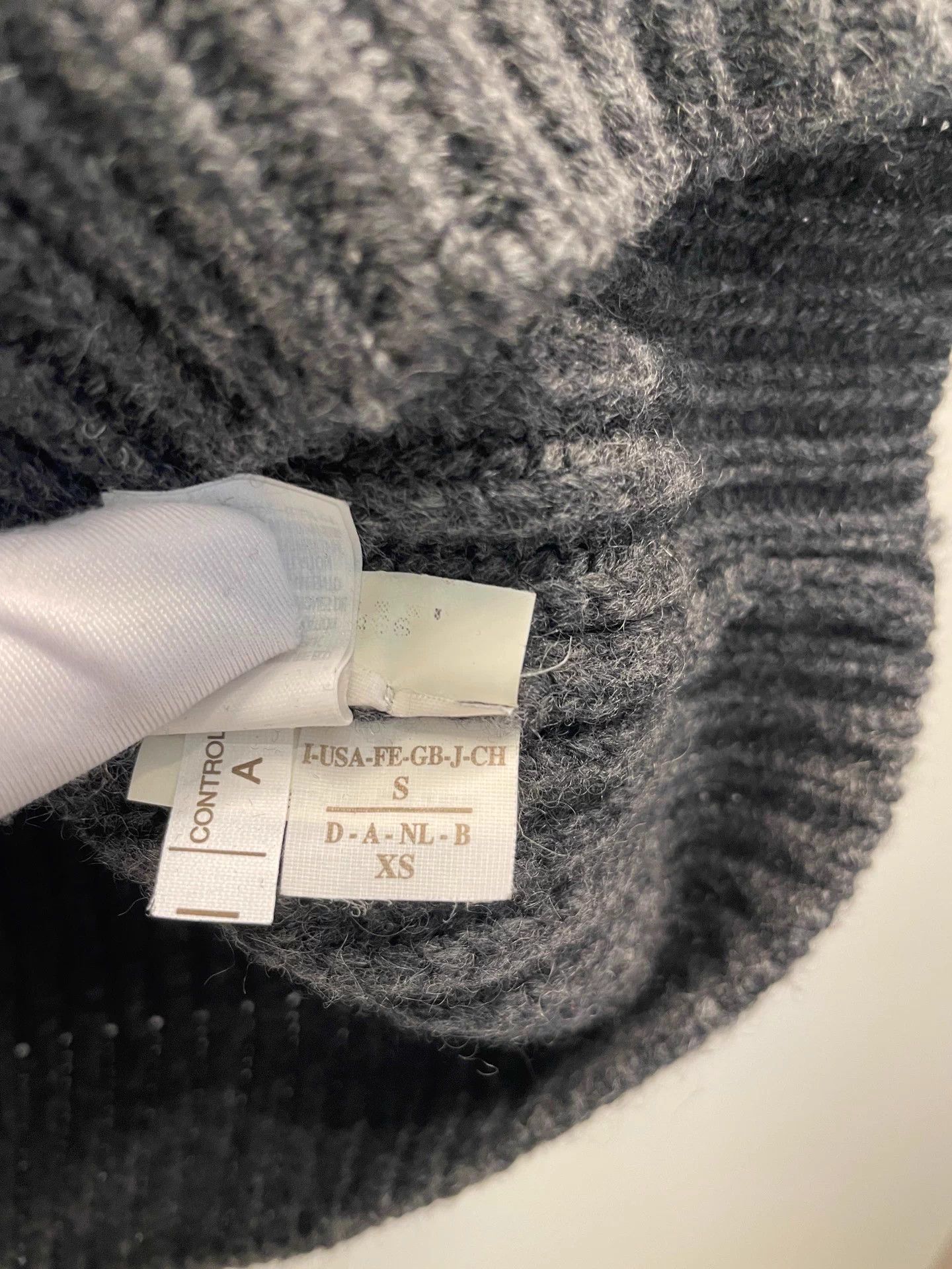 Brunello Cucinelli BC beaded cashmere short-sleeve cardigan black/gray S/XS Size XS / US 0-2 / IT 36-38 - 4 Thumbnail