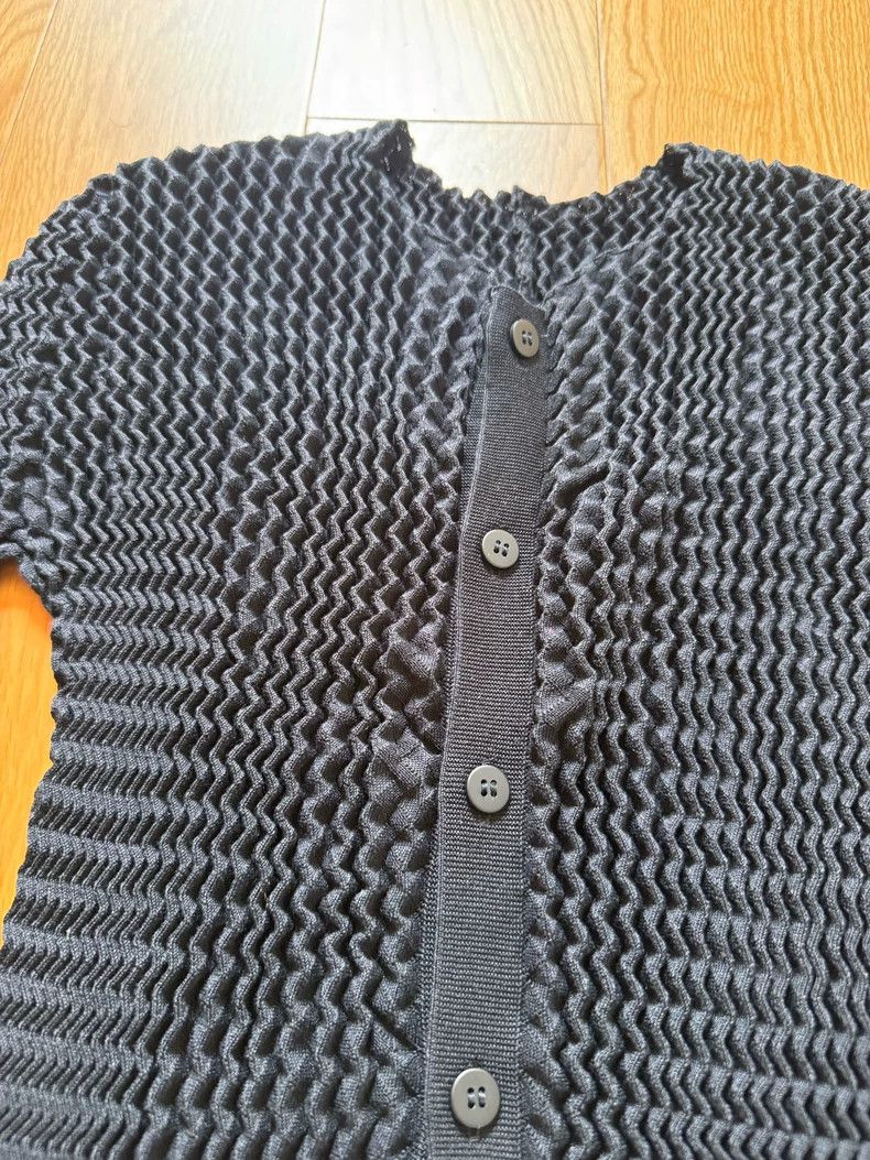 Issey Miyake Issey Miyake size:2 A deep blue main line fish-scale cardi Size S / US 4 / IT 40 - 3 Thumbnail