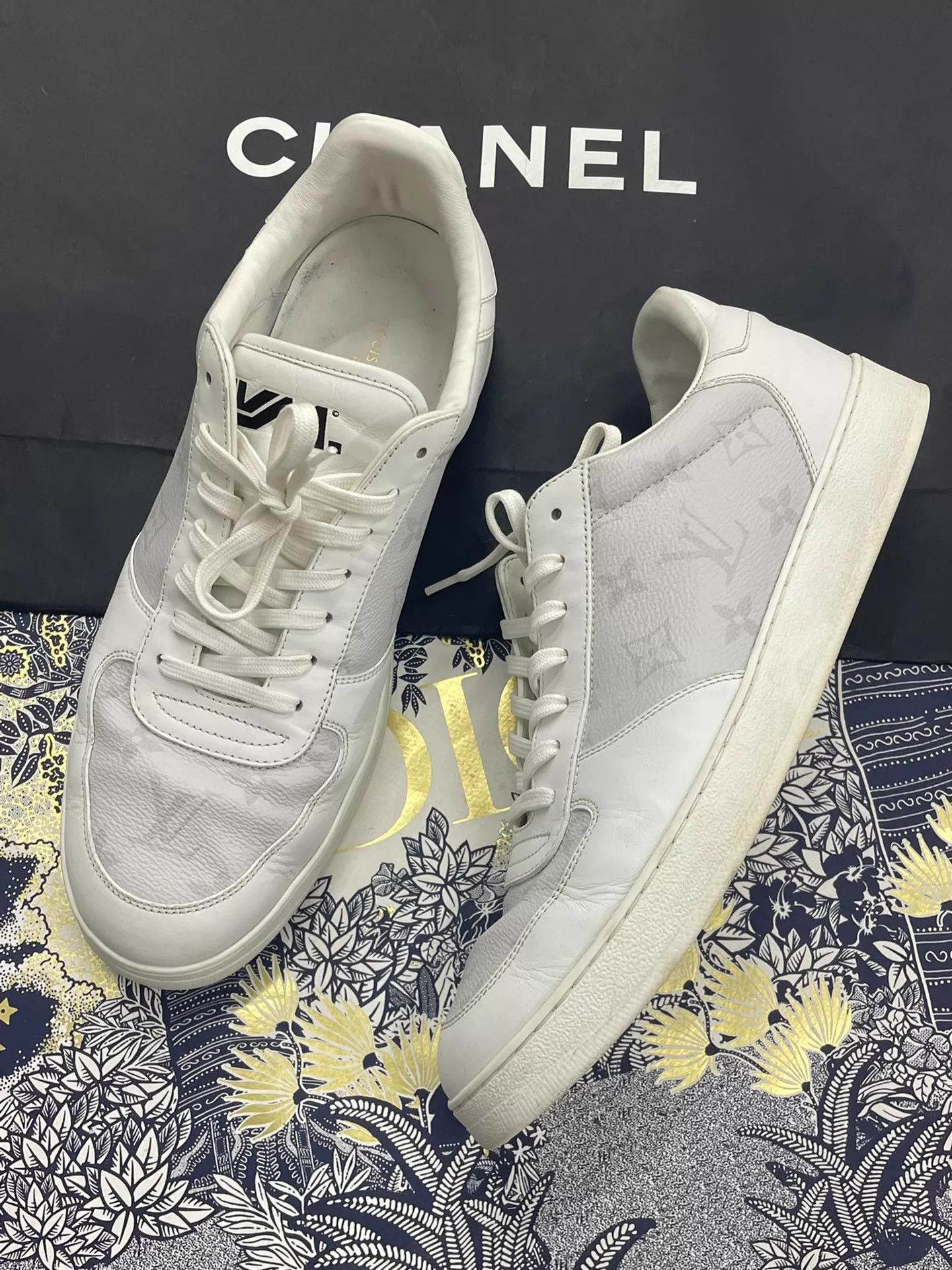 Louis Vuitton LV white Monogram print sneakers US 9 new Size US 9 / EU 42 - 1 Thumbnail