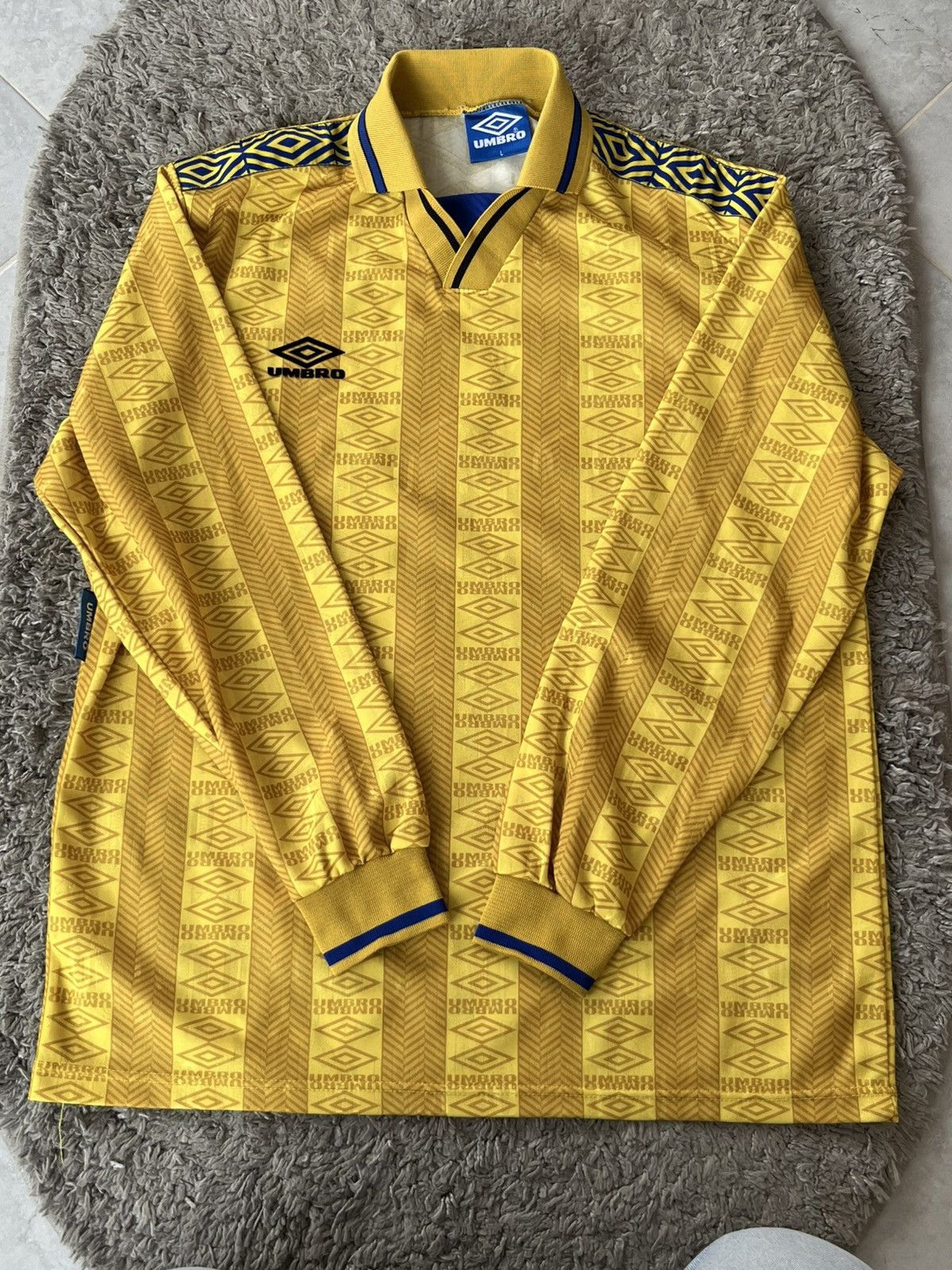 Umbro Umbro Jersey Very Rare Made in England Size US M / EU 48-50 / 2 - 6 Thumbnail