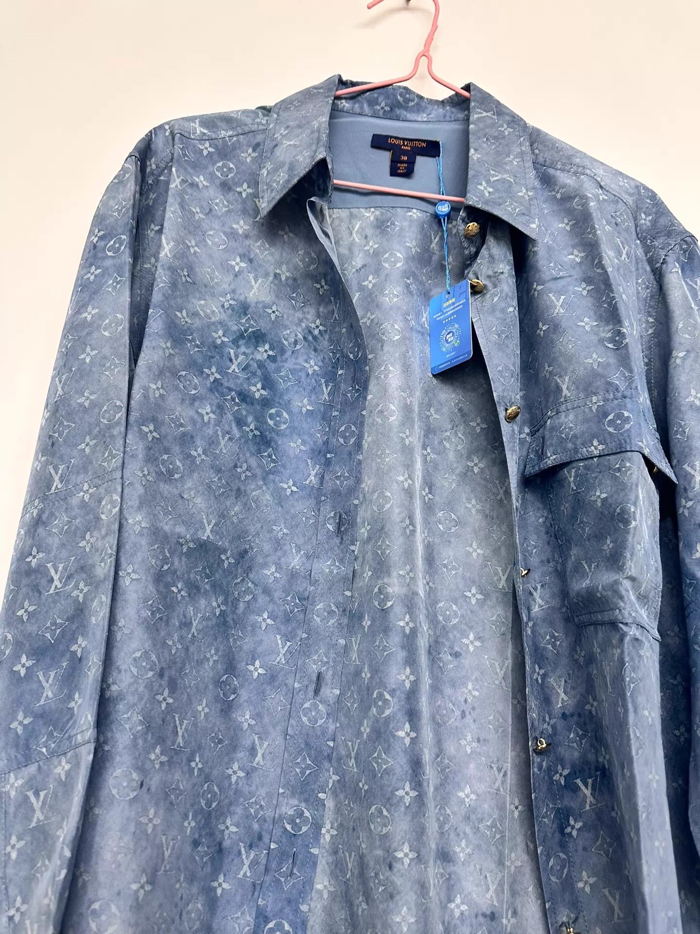 Louis Vuitton Louis Vuitton all over print shirt size 38 Size US S / EU 44-46 / 1 - 7 Thumbnail