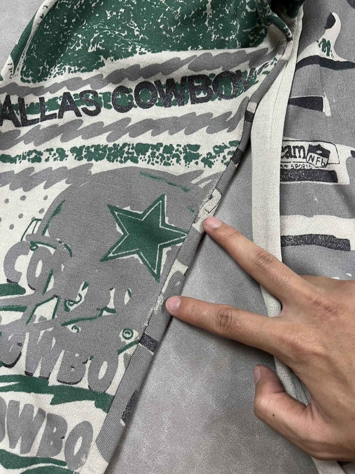 NFL 90s Dallas Cowboys NFL sweatshirt Size US M / EU 48-50 / 2 - 9 Thumbnail