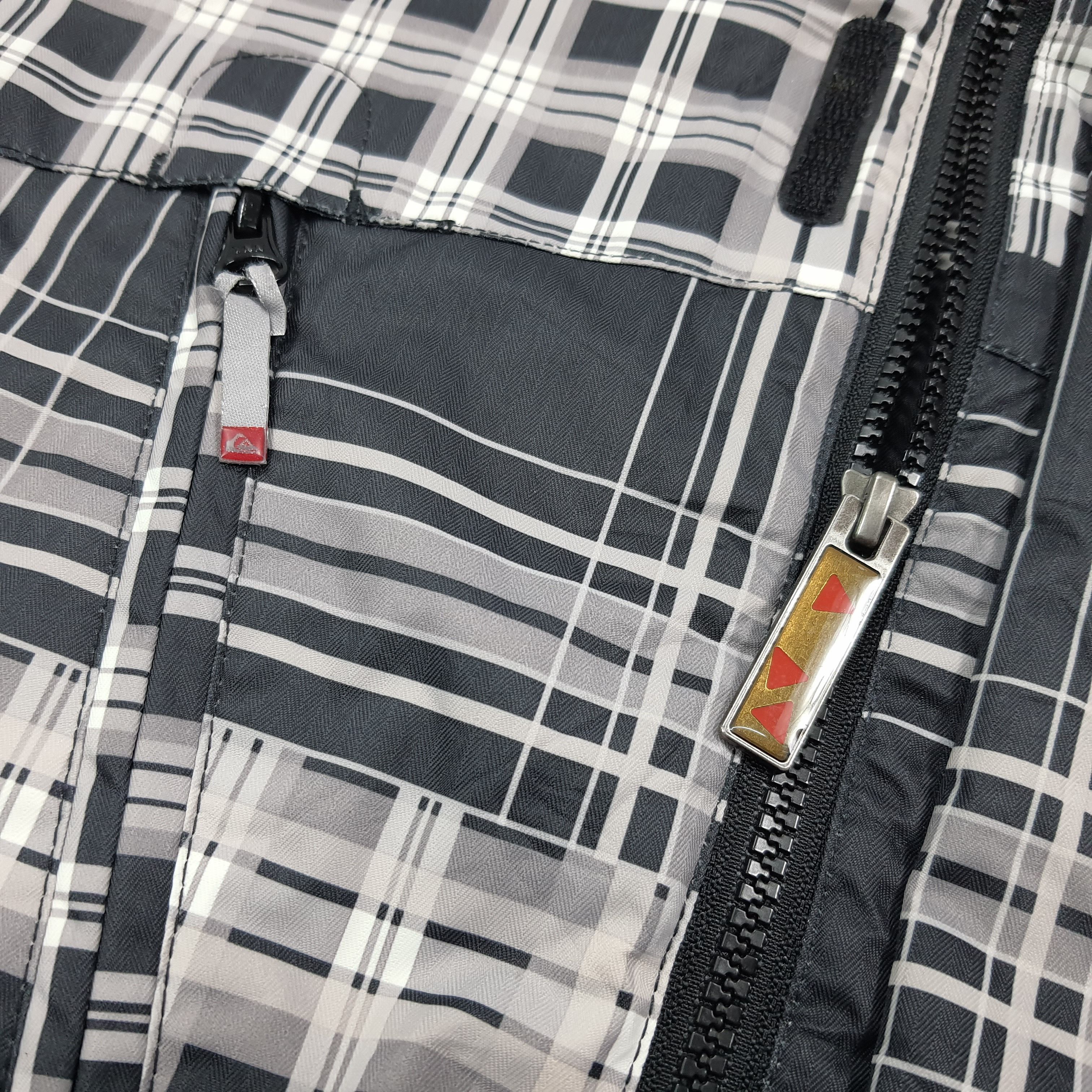 Quiksilver Vintage Quiksilver Snowboard Winter Technical Jacket C279N18 Size US L / EU 52-54 / 3 - 9 Thumbnail