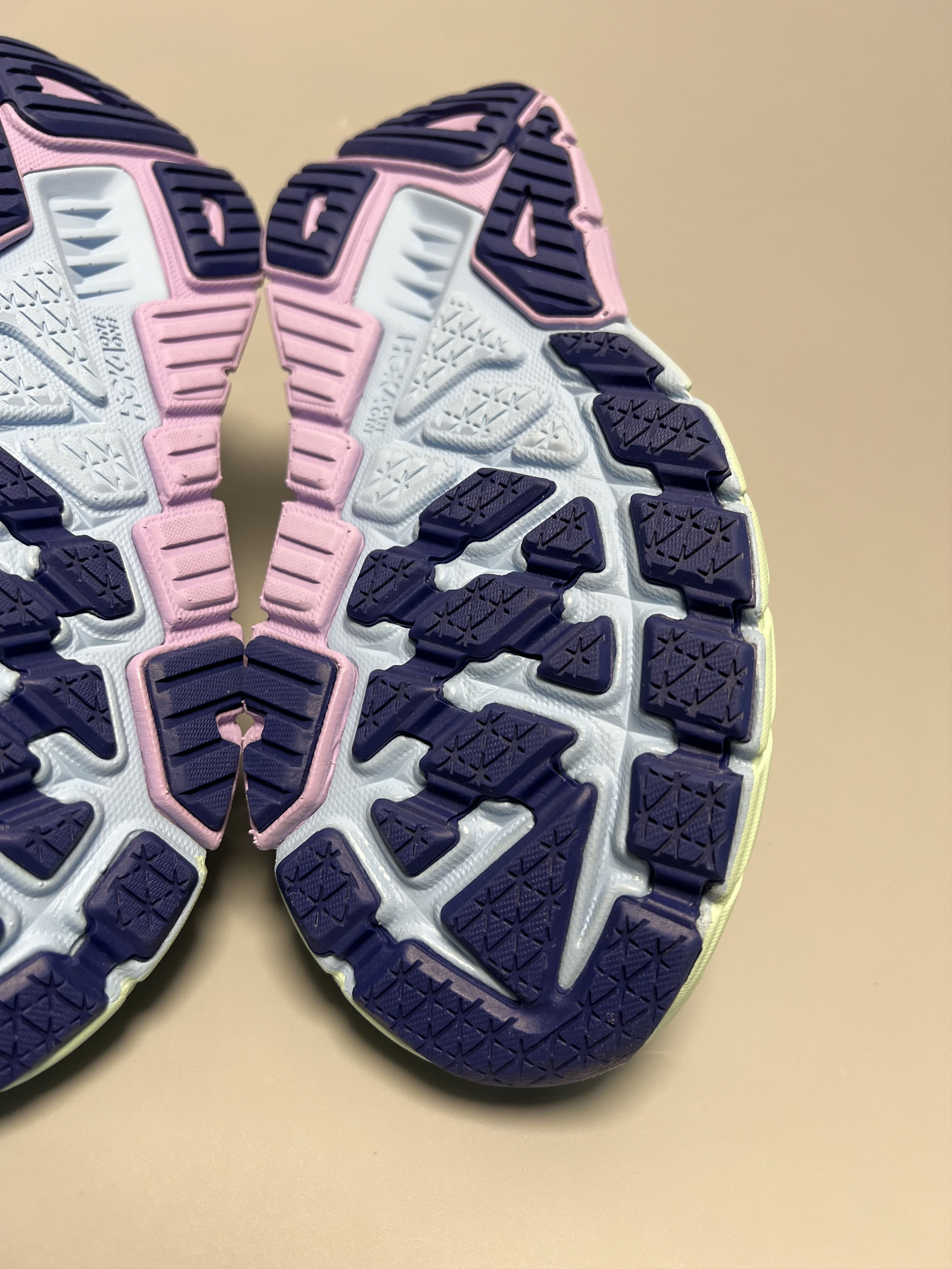 Hoka 6.5D Hoka One One Arahi 6 Wide Running Shoes Walking Gym Size US 6.5 / IT 36.5 - 15 Thumbnail