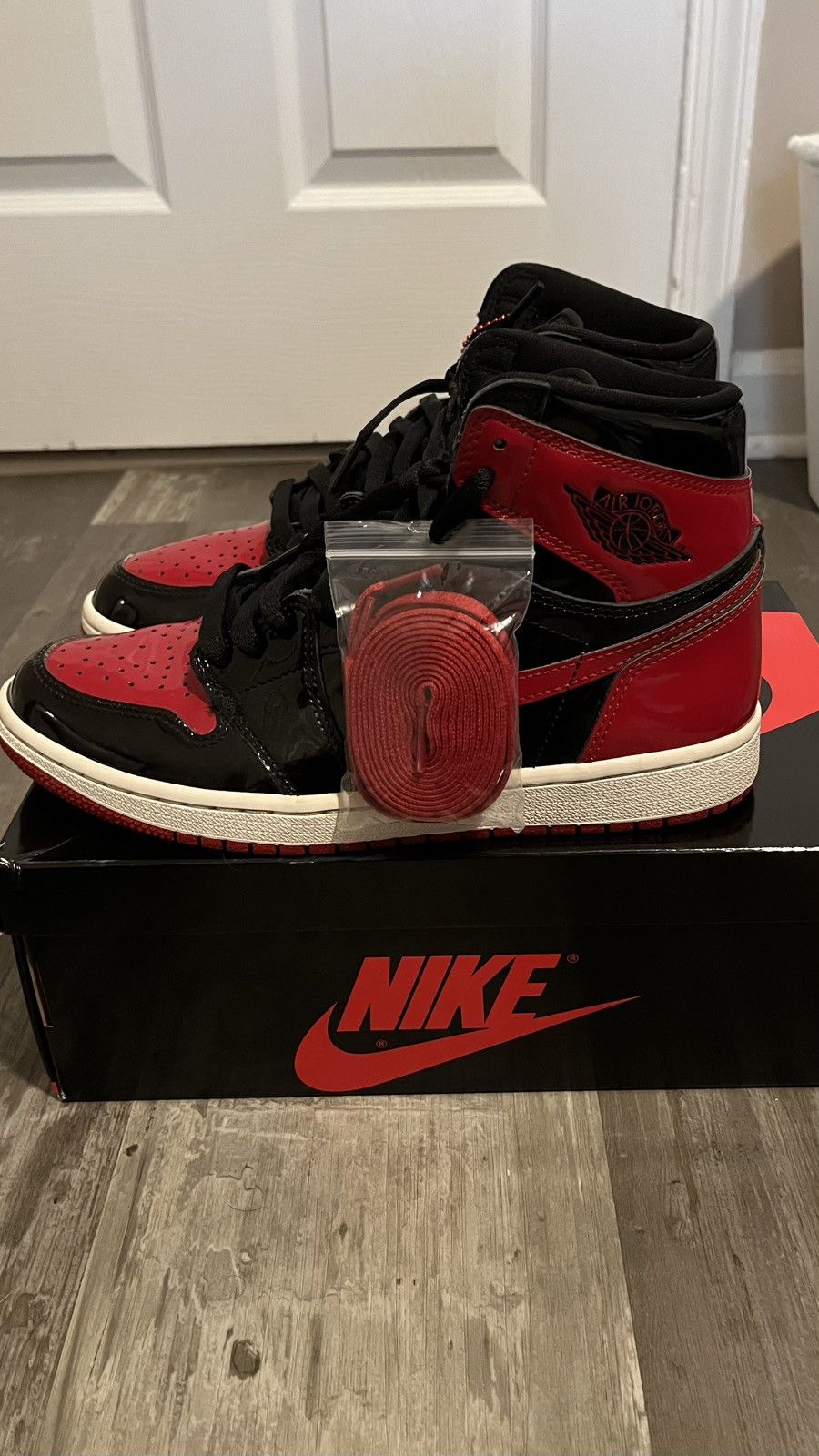 Jordan Brand Jordan 1 Retro High Og patent Bread Size US 8.5 / EU 41-42 - 1 Thumbnail