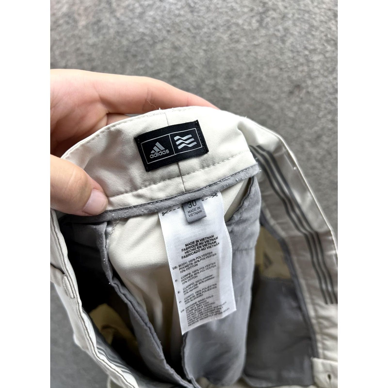 Adidas Adidas Shorts Mens 30 Beige Golf Chino Microfiber Casual 10 Inseam Summer Size US 30 / EU 46 - 2 Thumbnail