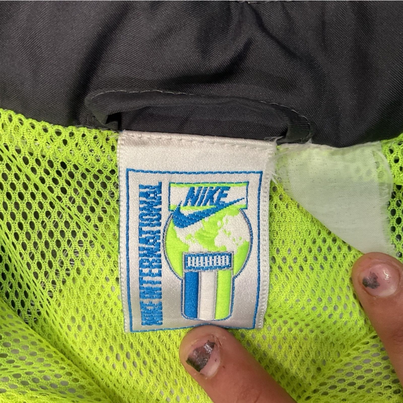 Nike Vintage 90s Nike international Neon NYLON JACKET Size US XL / EU 56 / 4 - 3 Thumbnail