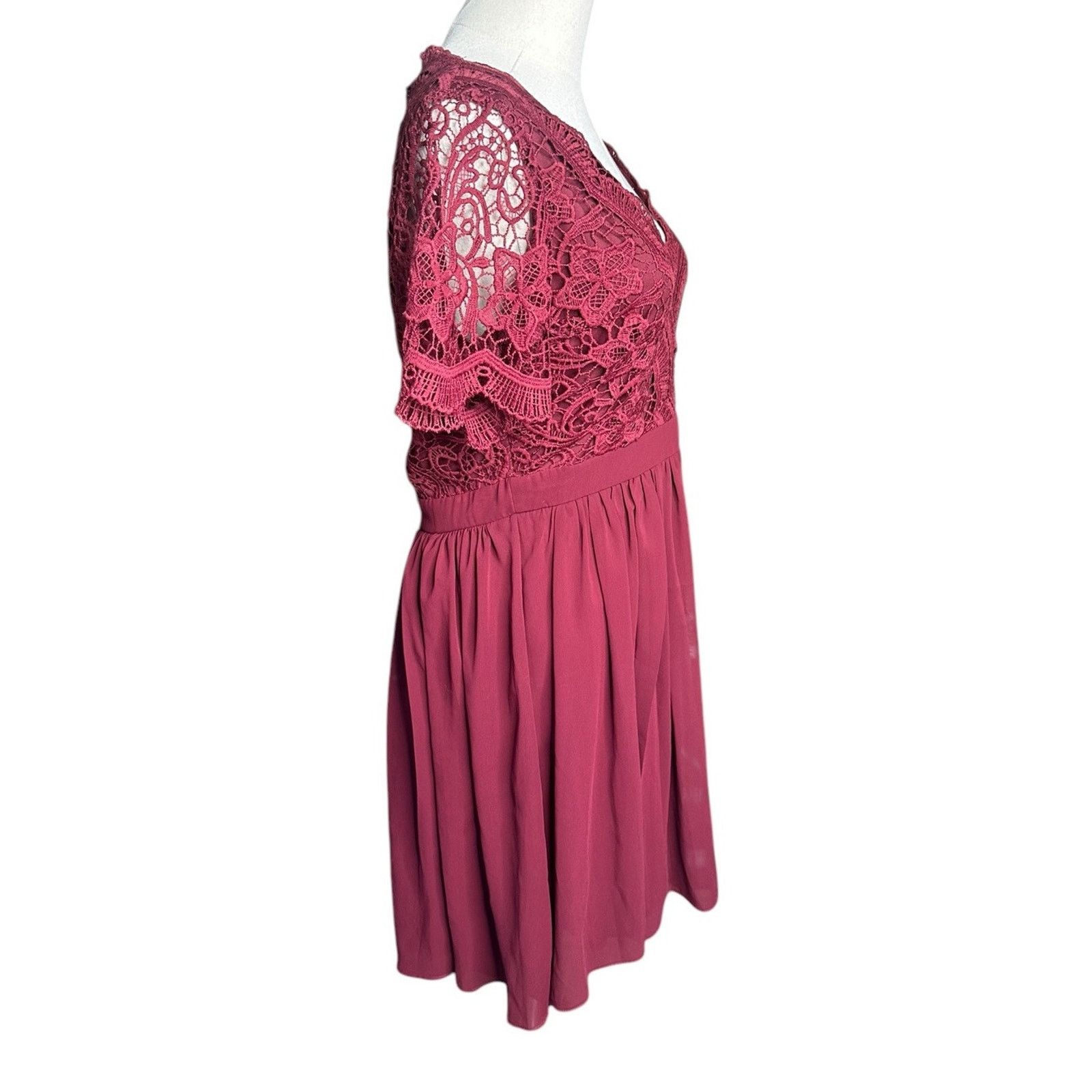 Other Lulus Angel in Disguise Burgundy Lace Dress Deep V Cocktail Size M / US 6-8 / IT 42-44 - 10 Thumbnail